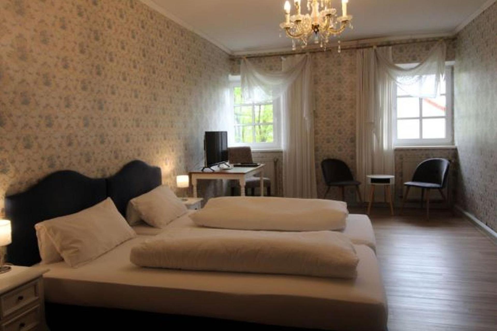 Double or Twin Room with Bathroom - Photo 1
