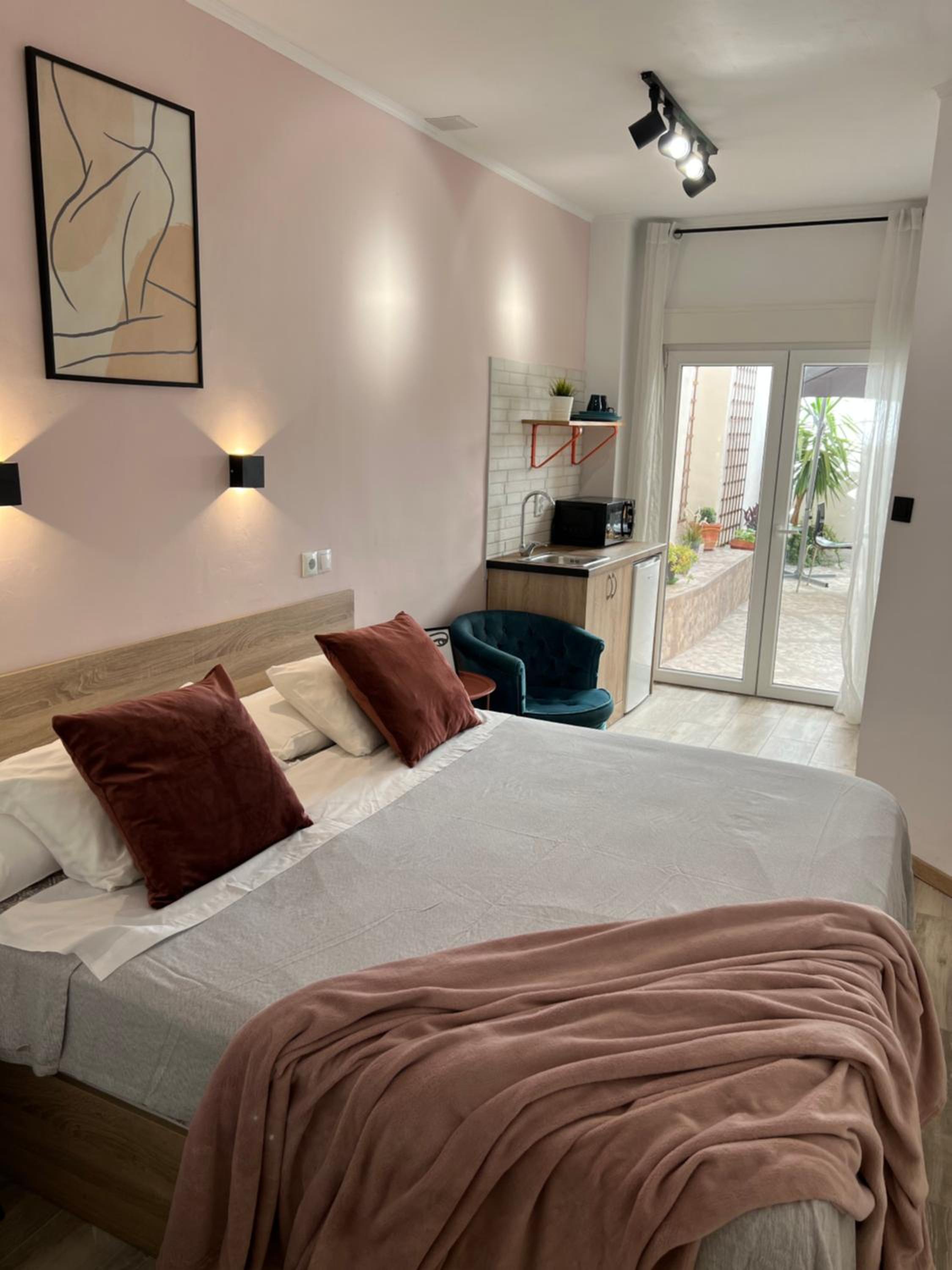 Double Room with Patio - Photo 1