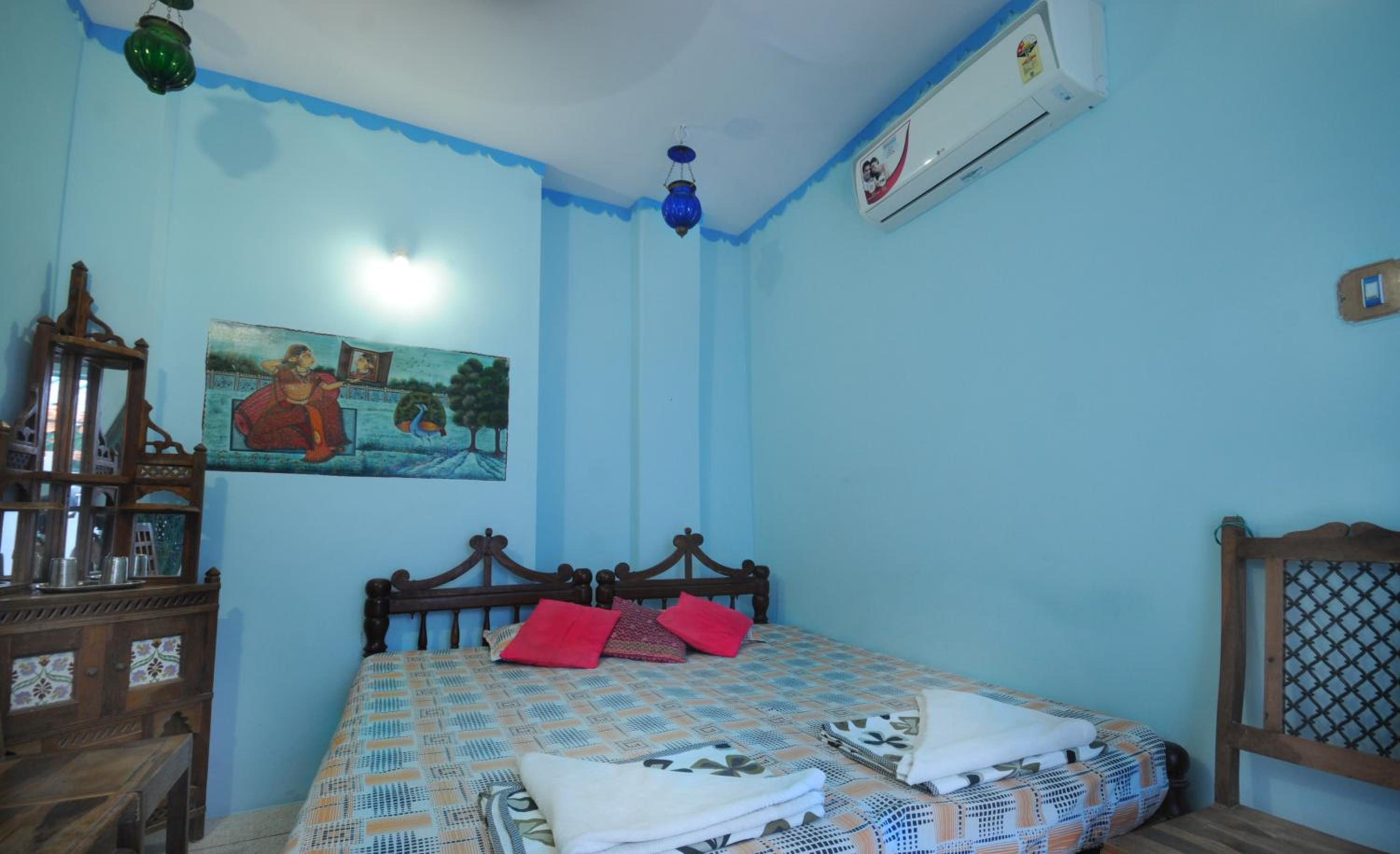 Economy Double Room photo 2