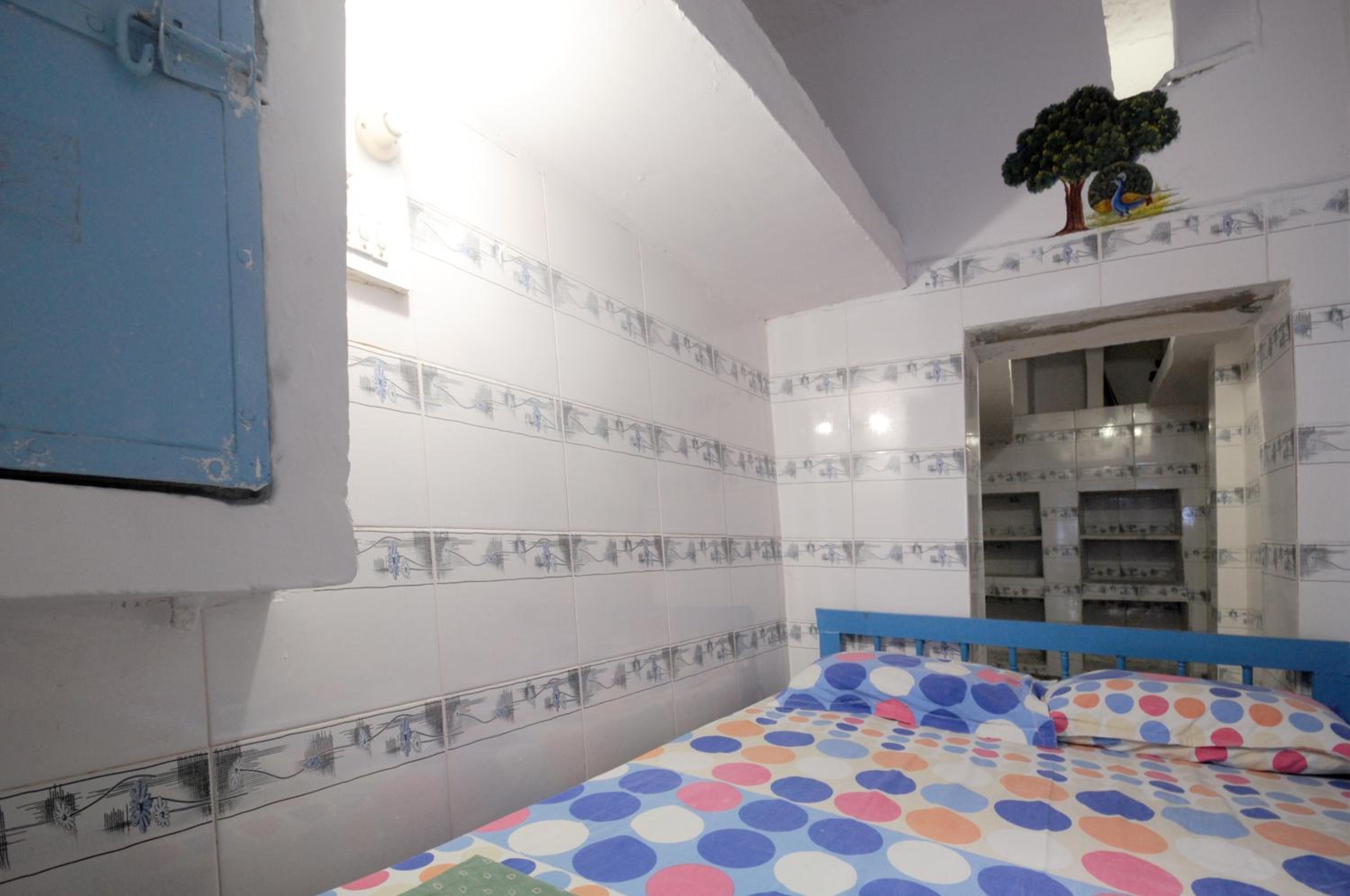 Budget Double Room with Shared Bathroom photo 2
