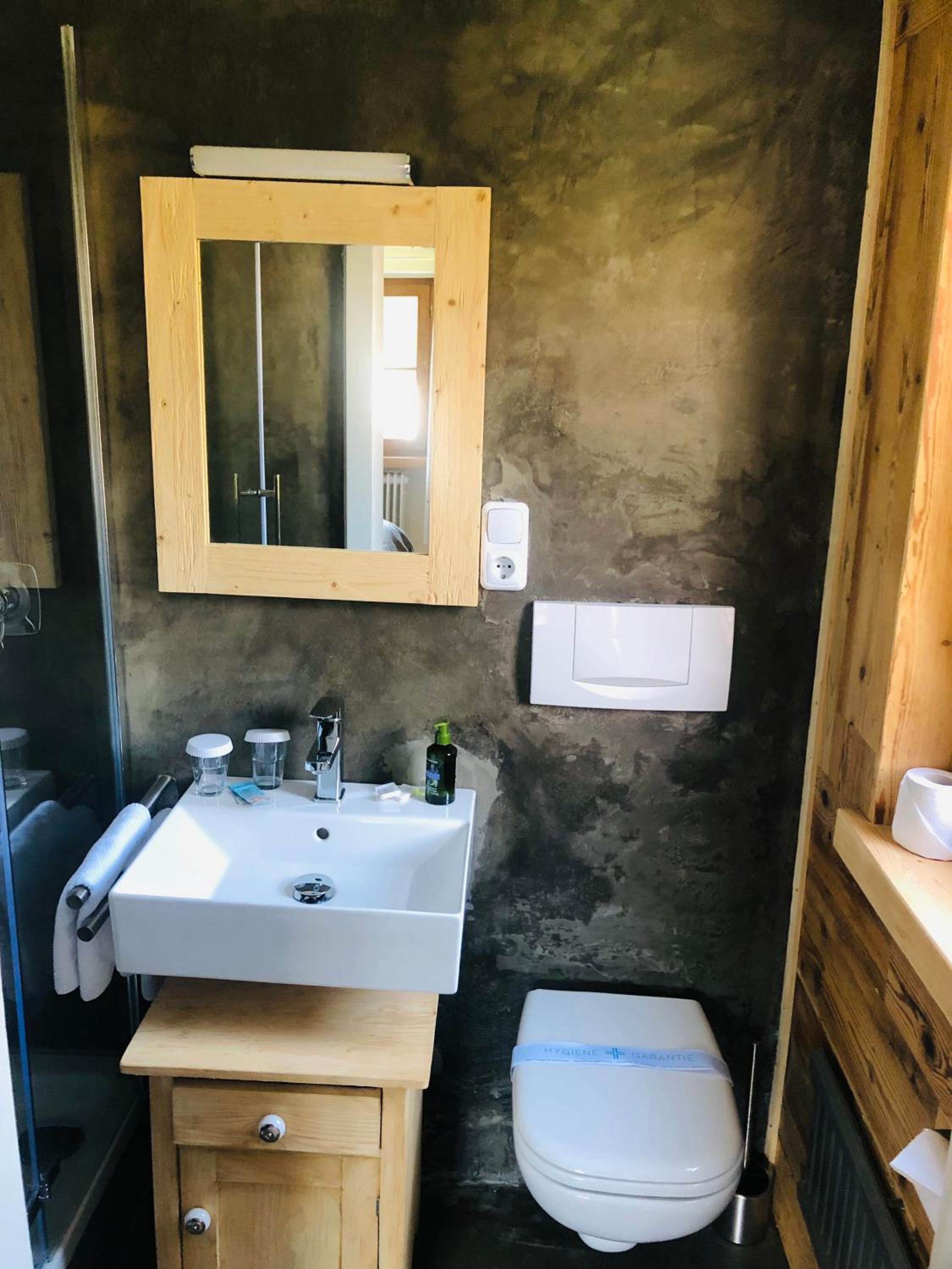 Budget Double Room photo 3