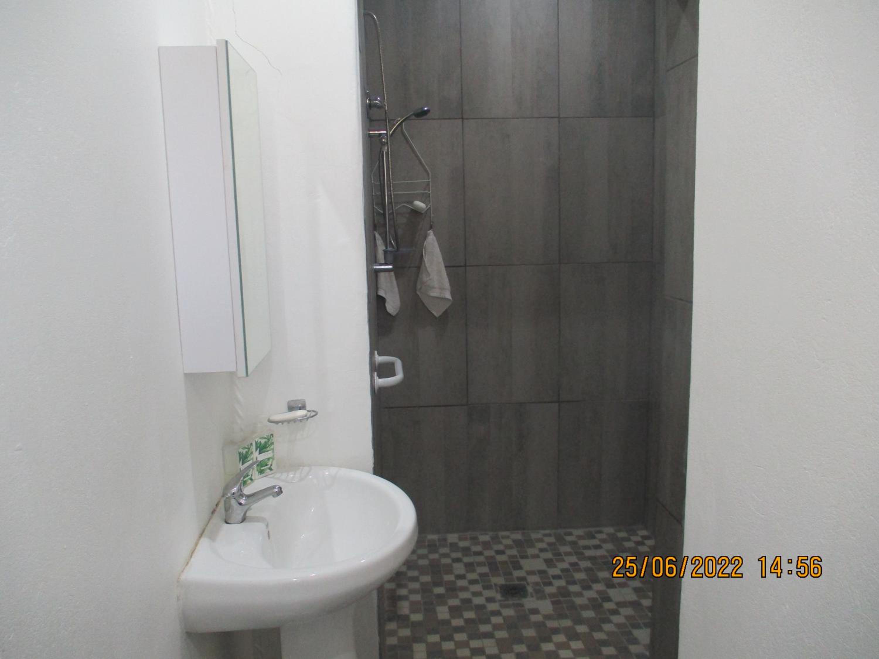 One-Bedroom Apartment - Photo 7