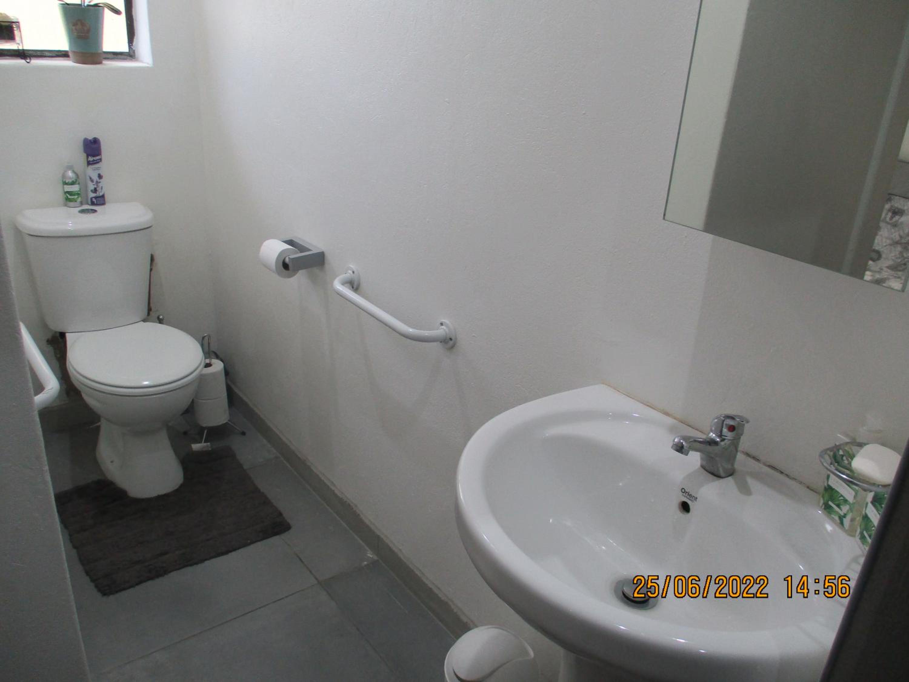 One-Bedroom Apartment - Photo 8