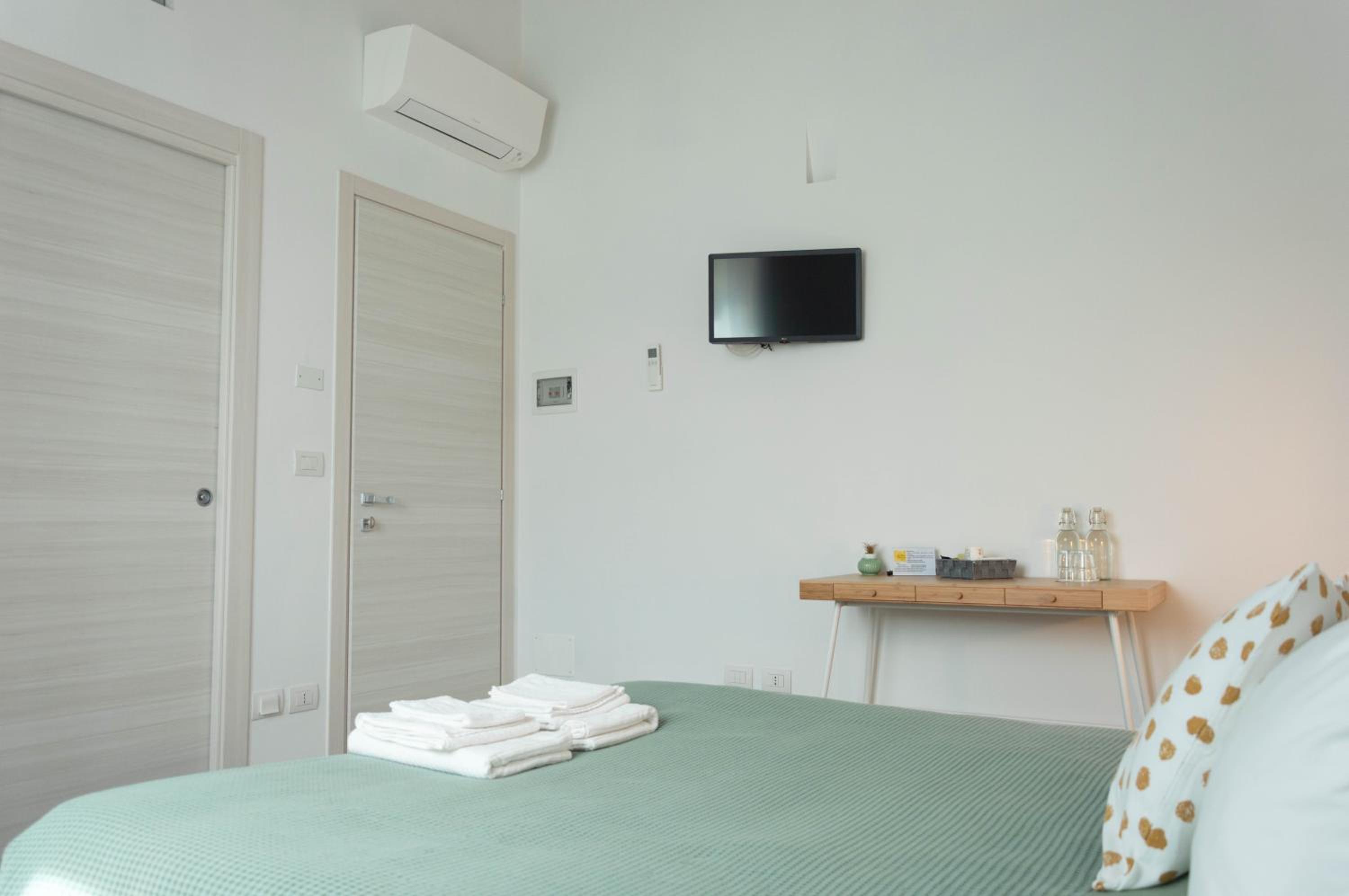 Double Room with Garden View - Photo 5