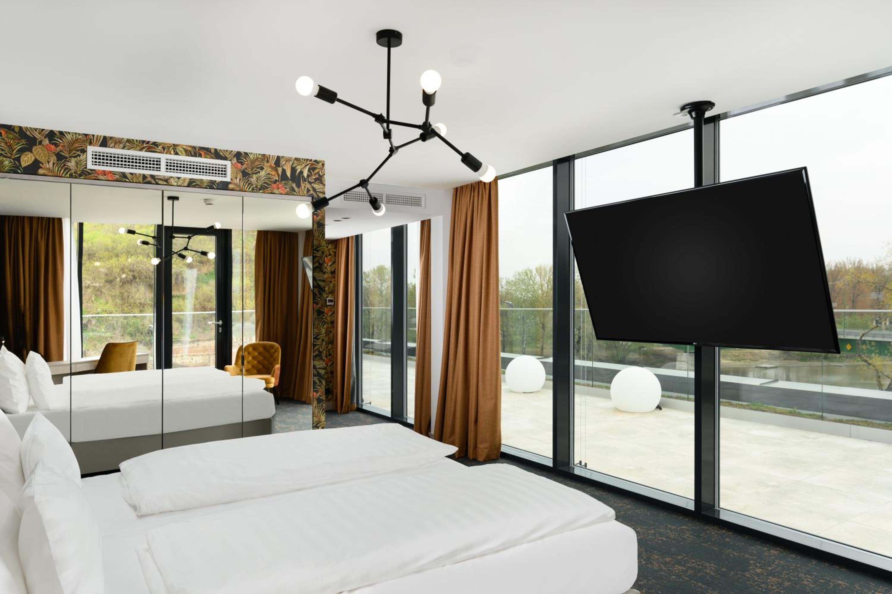 Executive room with One Double Bed and Sofa - Photo 16