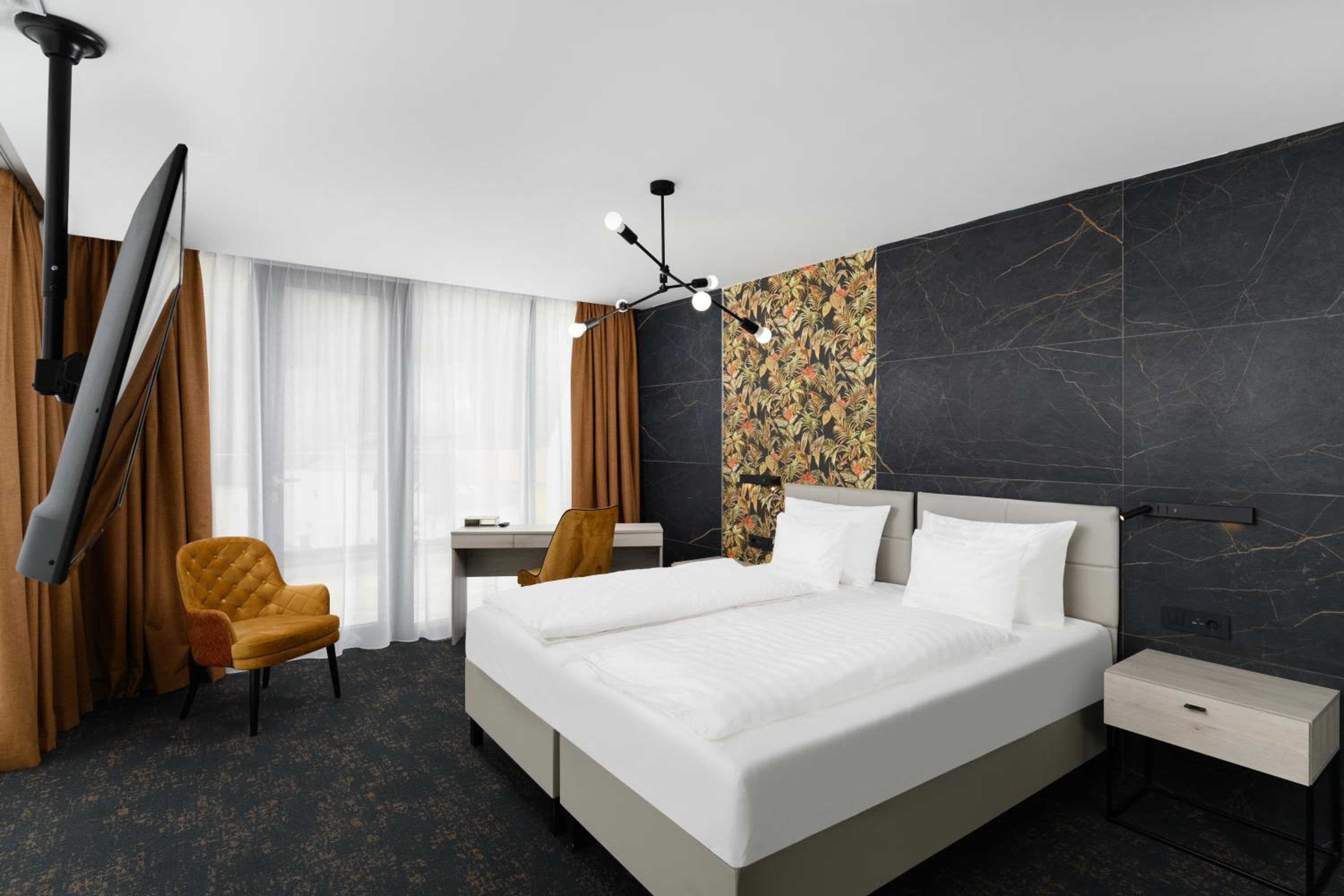 Executive room with One Double Bed and Sofa - Photo 20