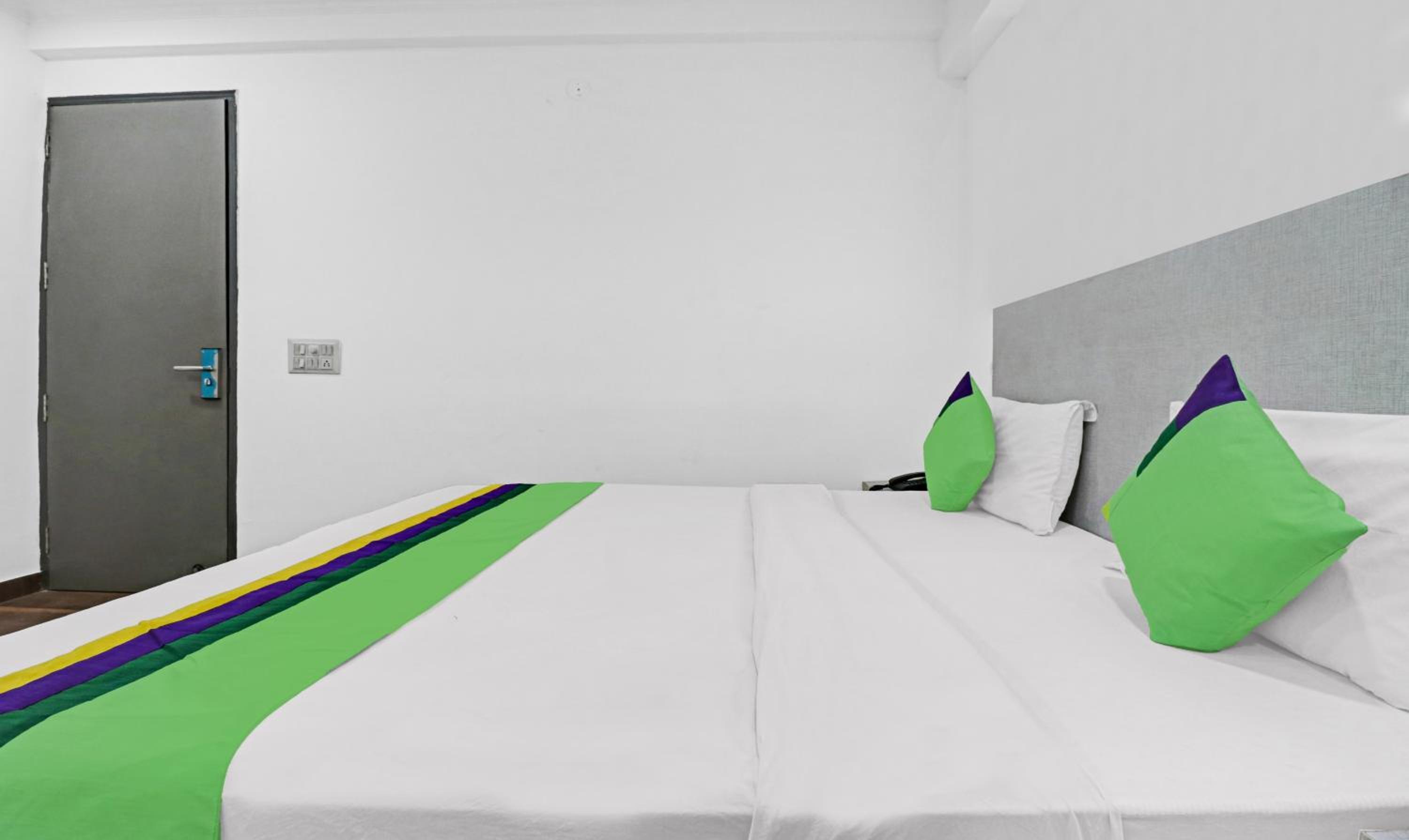 Deluxe Family Room - Photo 14