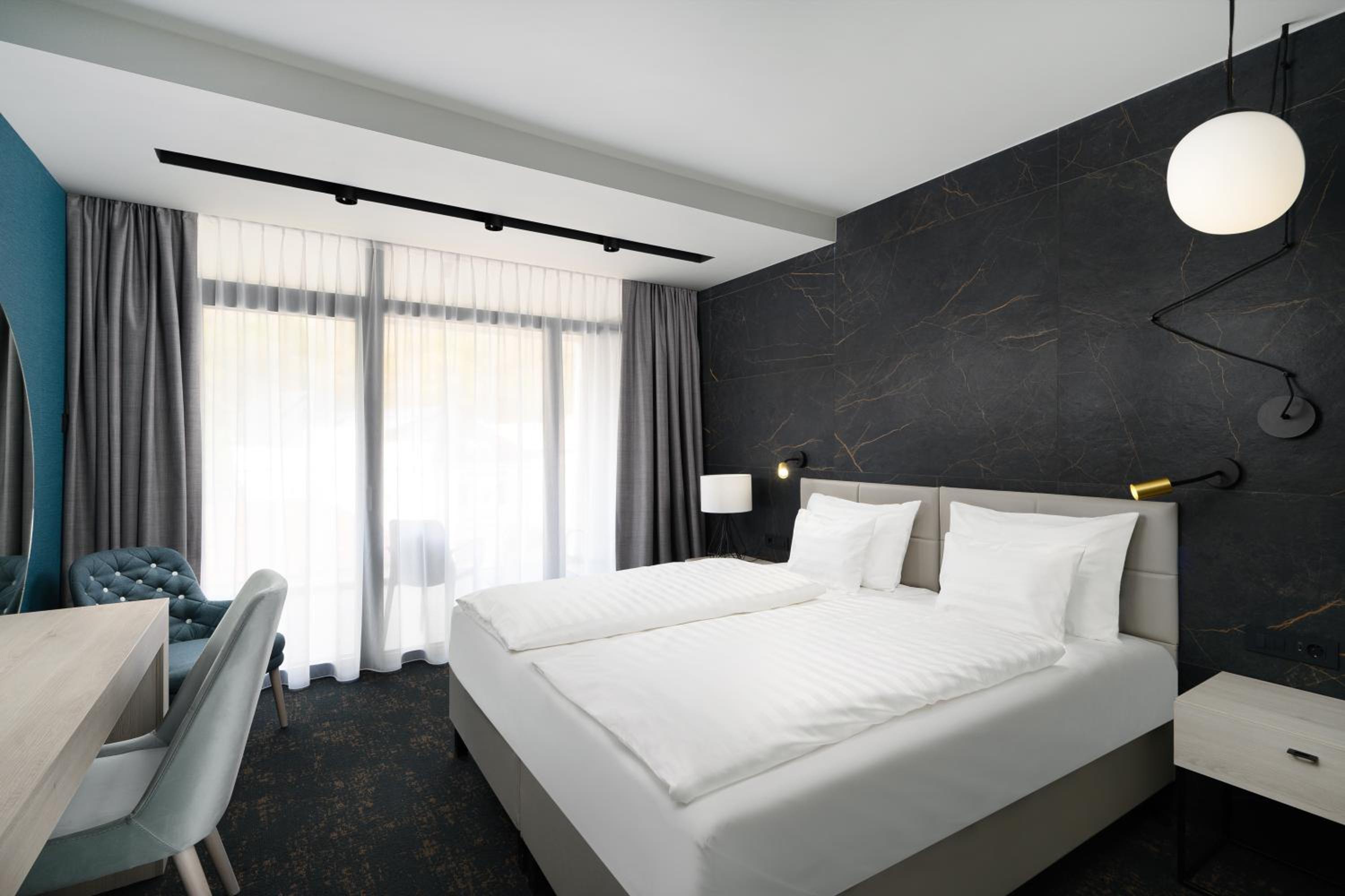 Standard Twin Room - Photo 13