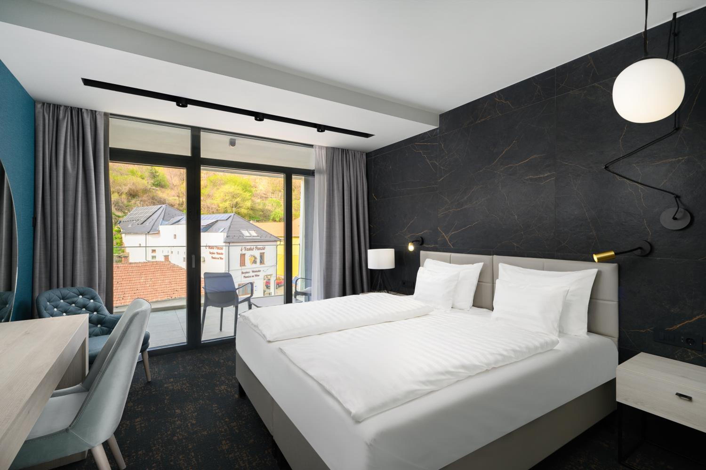 Standard Twin Room - Photo 8
