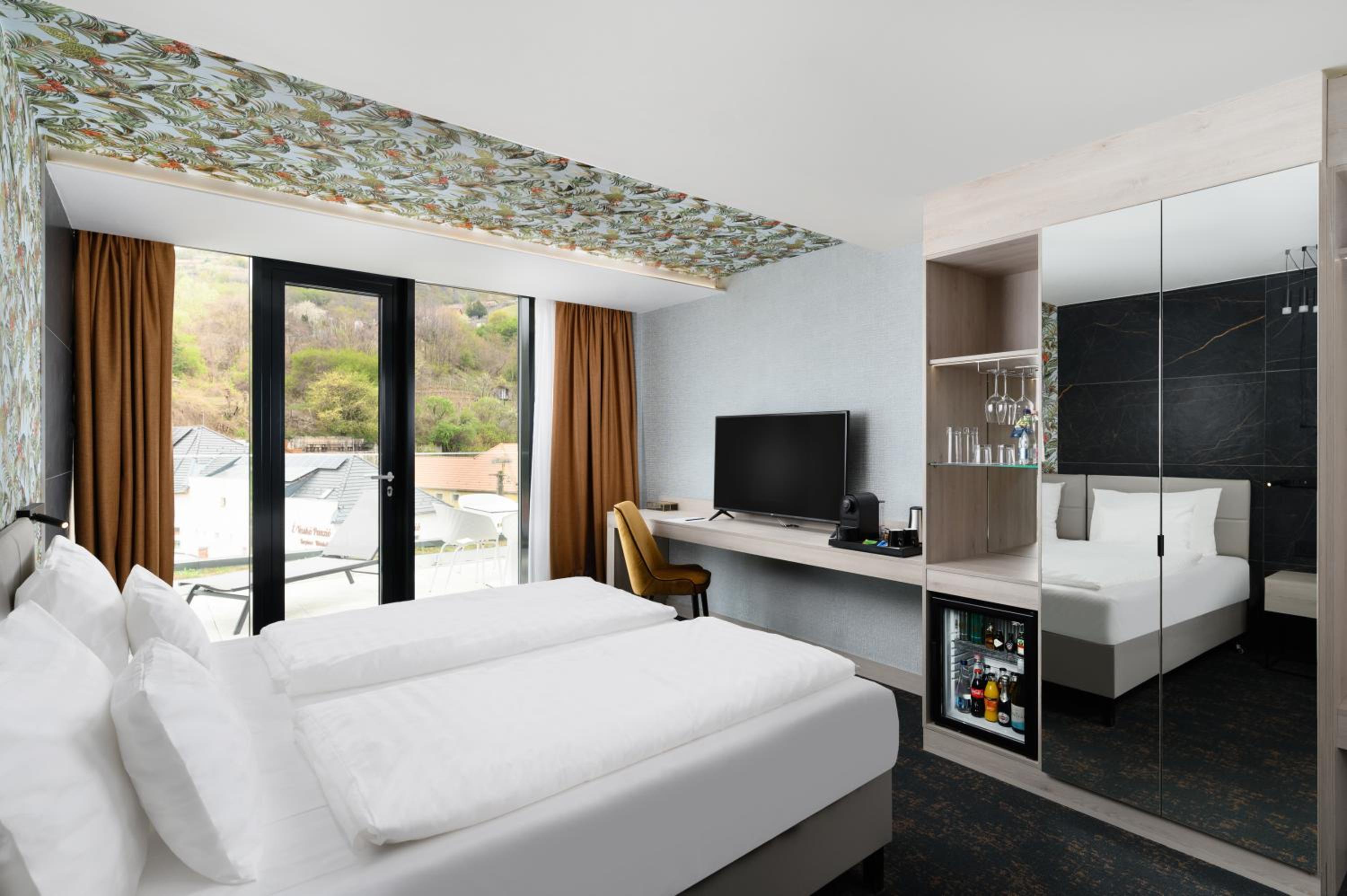 Standard Twin Room - Photo 11