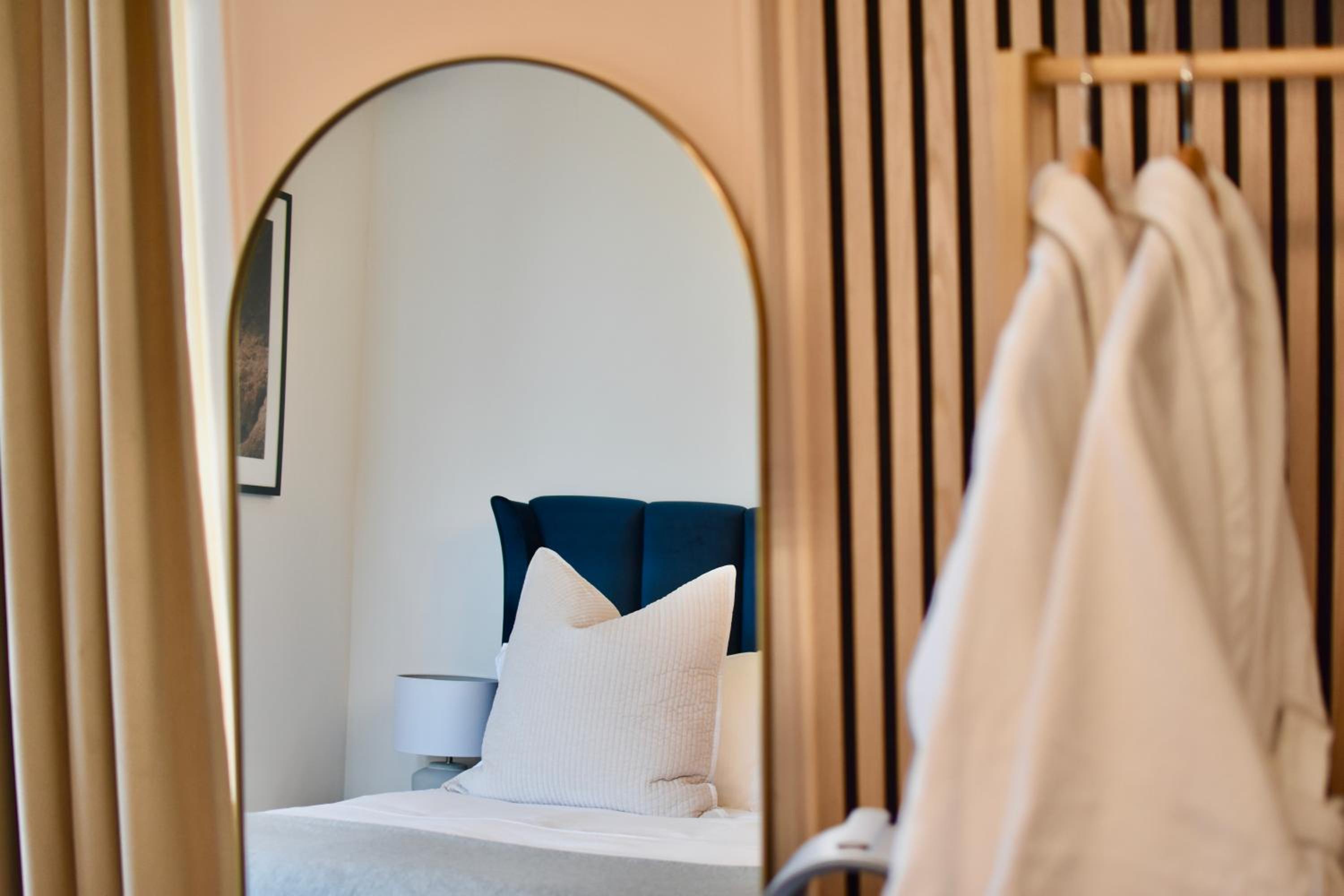 Deluxe King Room - Photo 1