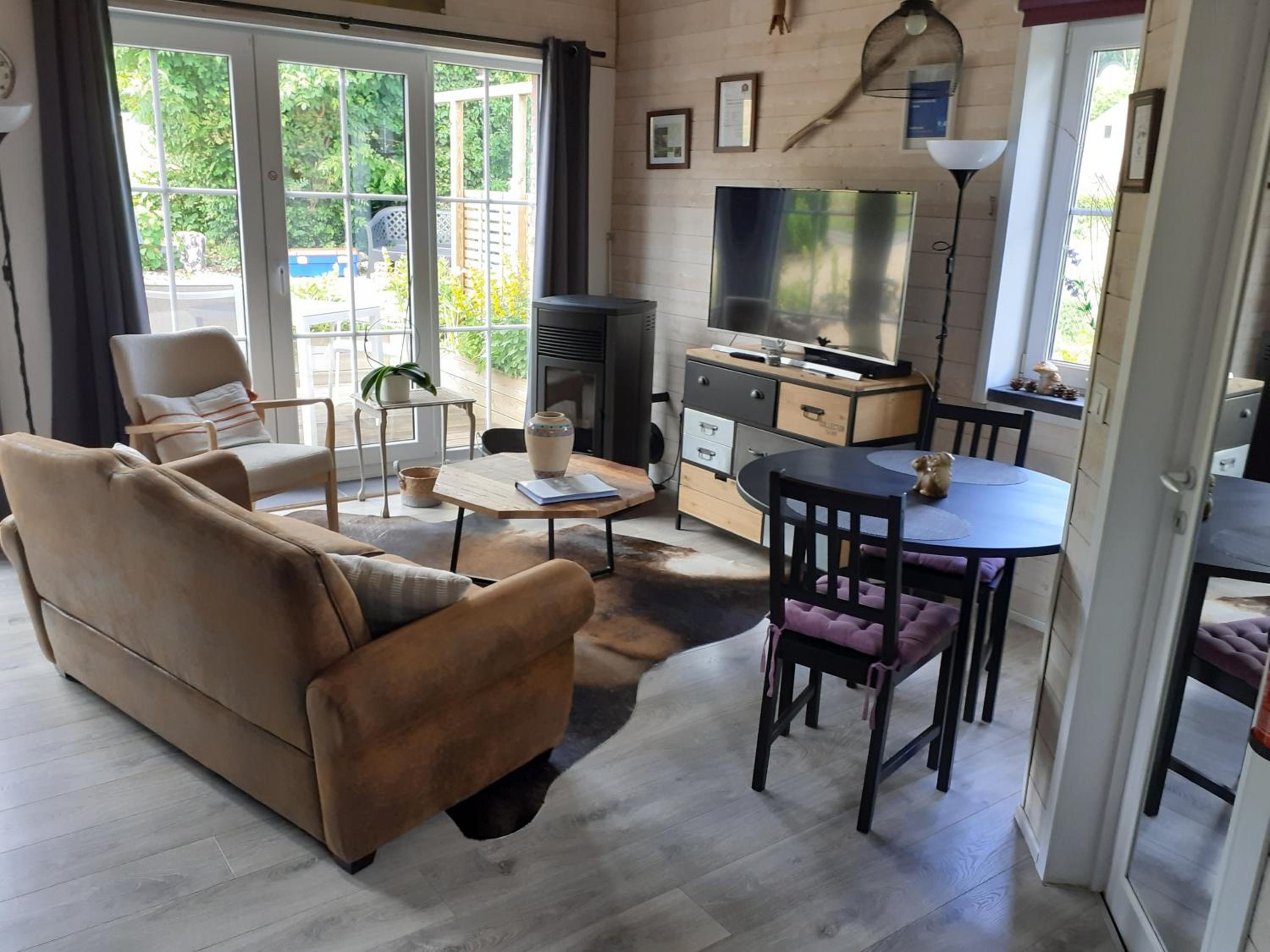 One-Bedroom House photo 1
