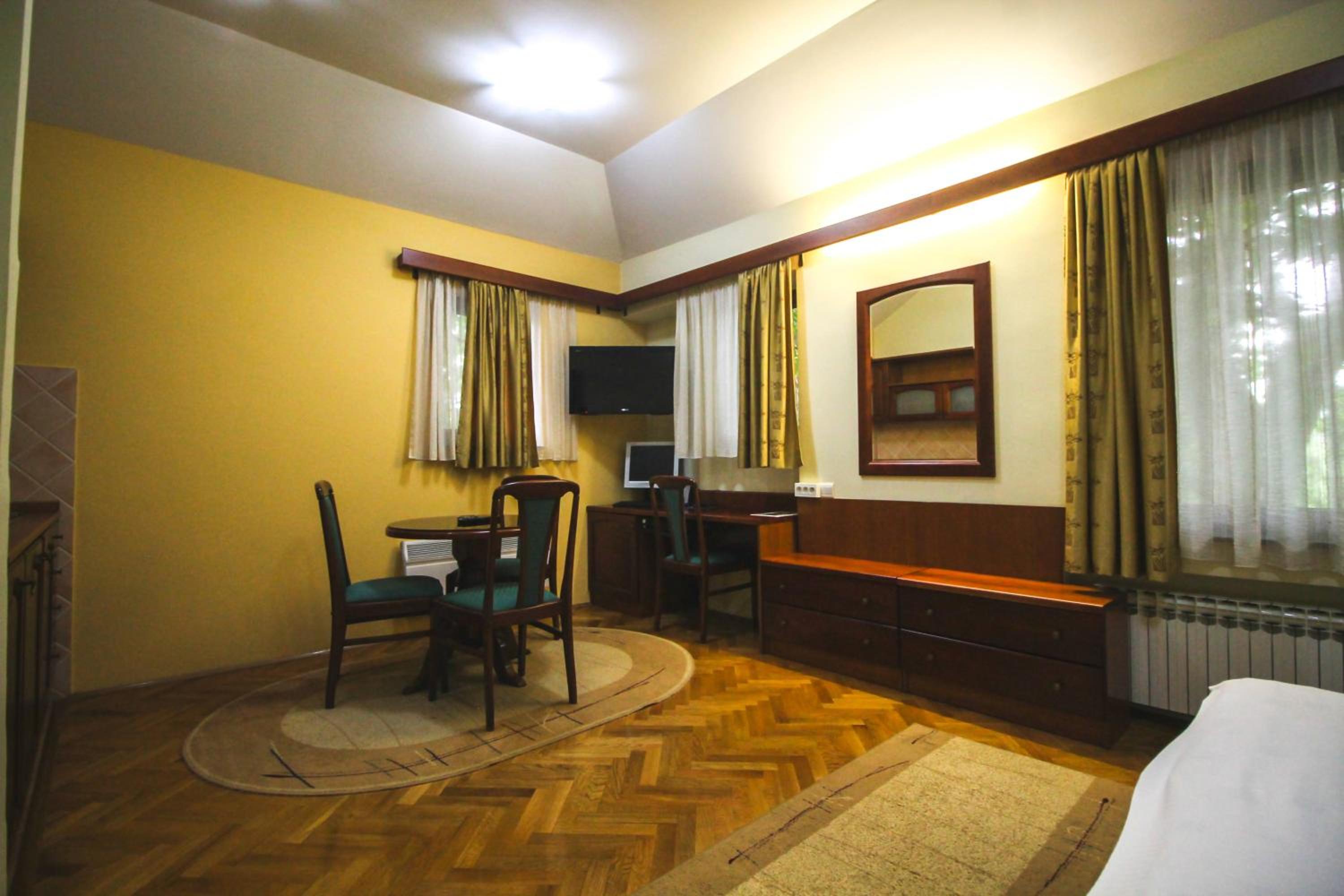 One-Bedroom Suite photo 3