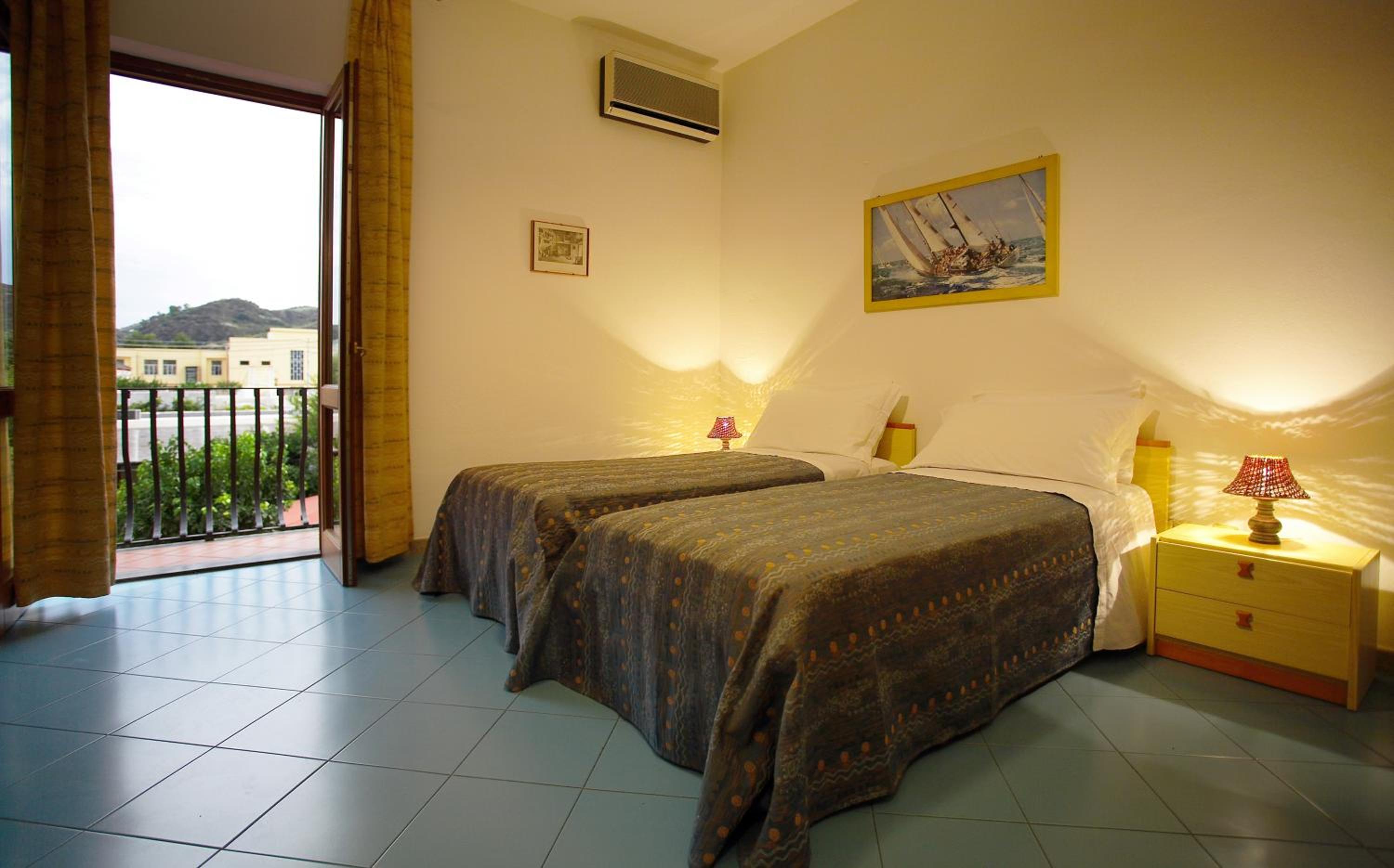 Twin Room - Photo 3