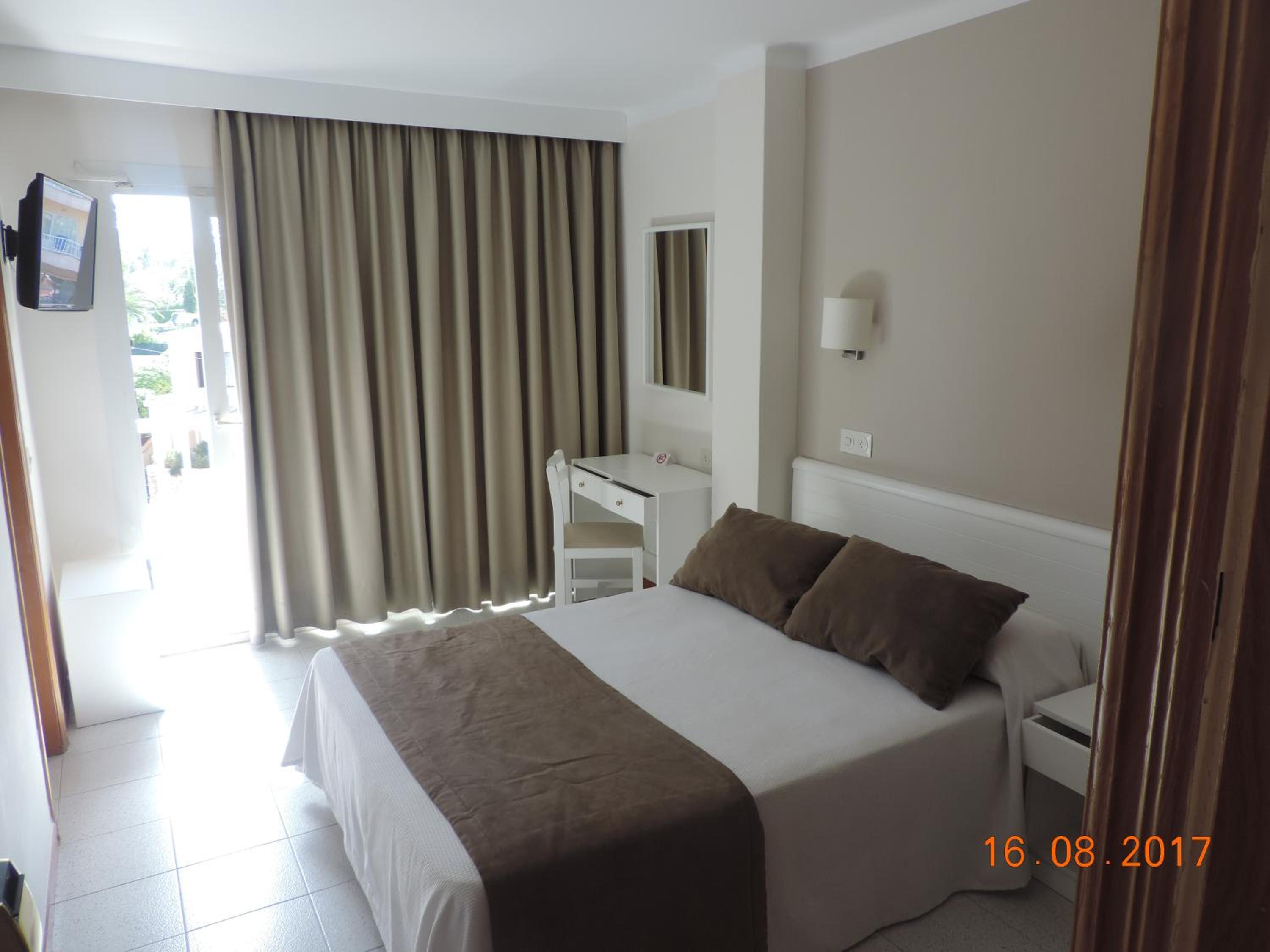 Double or Twin Room photo 3