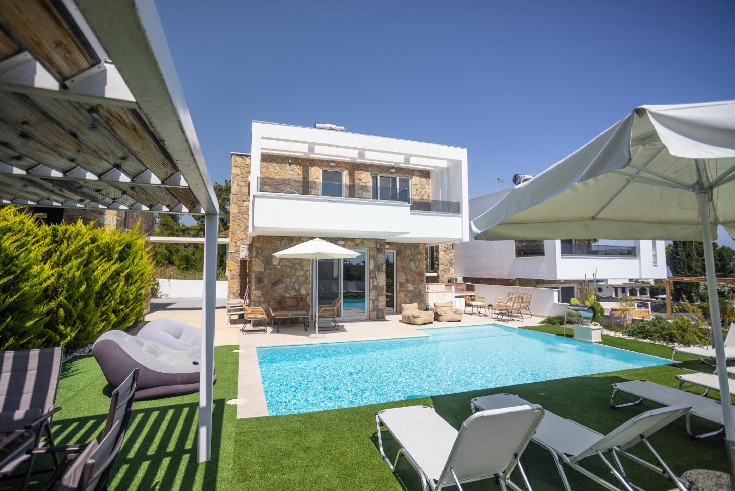 Villa photo 3