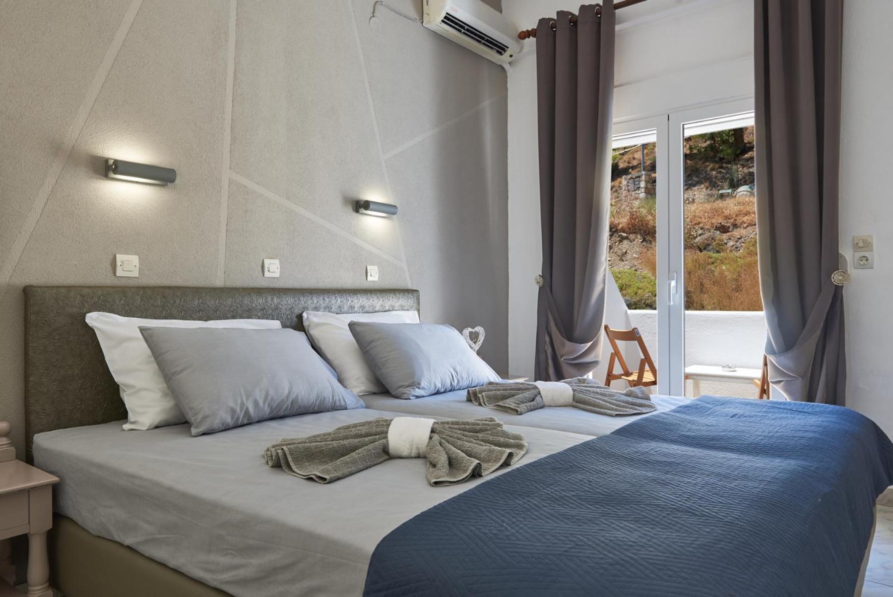 Standard Twin Room with Mountain View