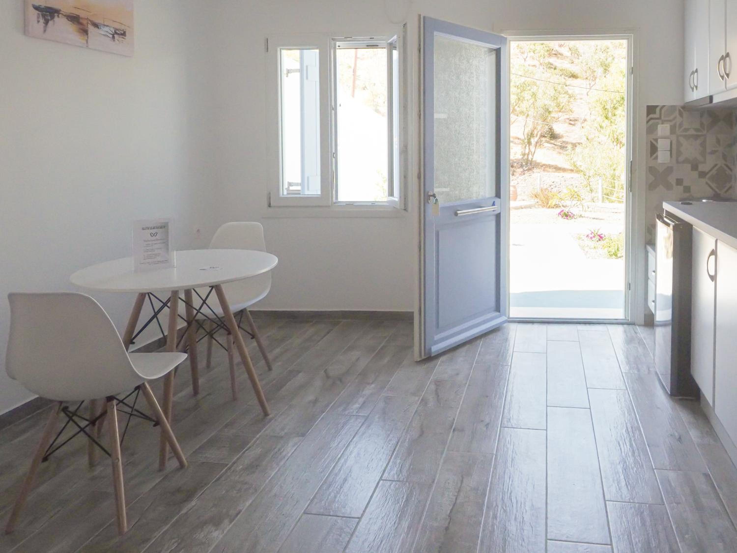 One-Bedroom House - Photo 13