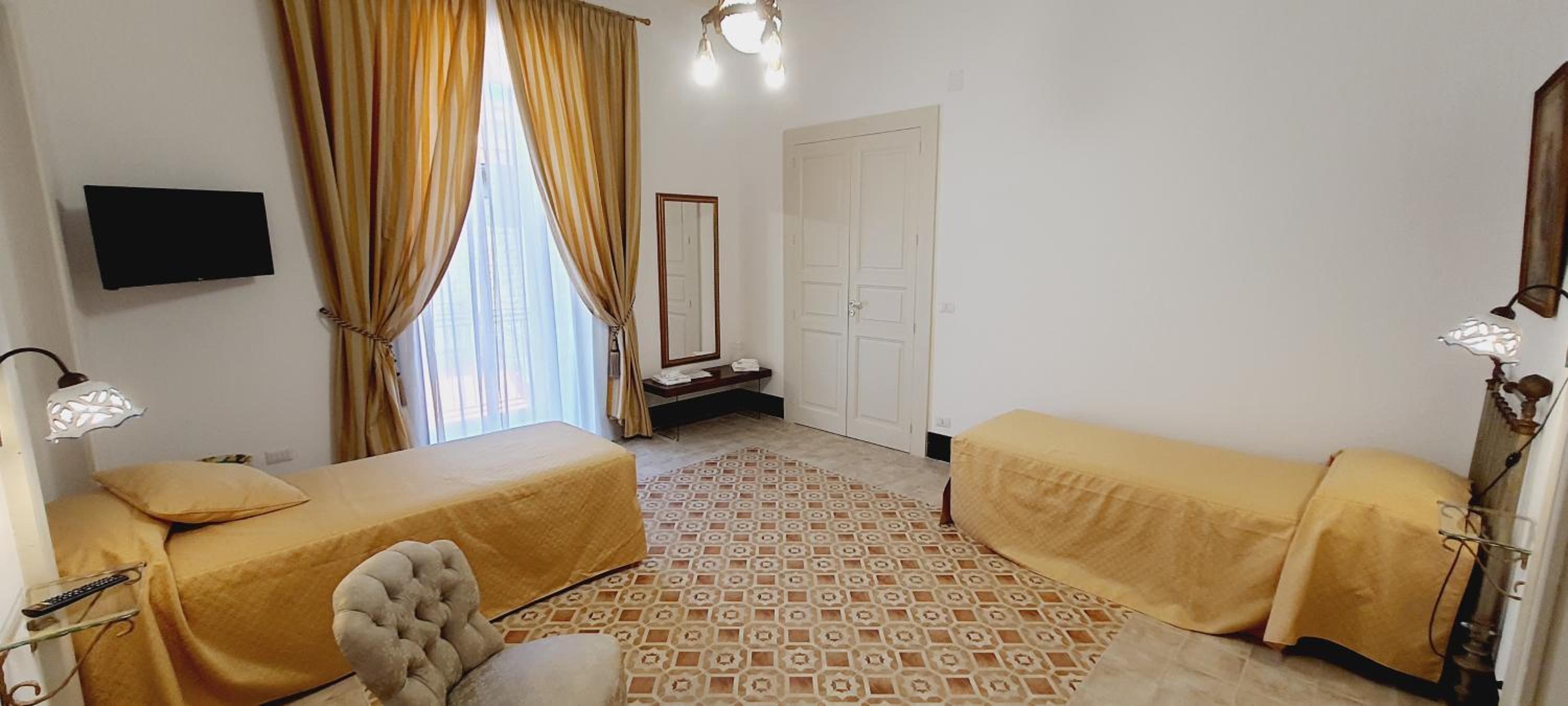 Twin Room with Private External Bathroom photo 1
