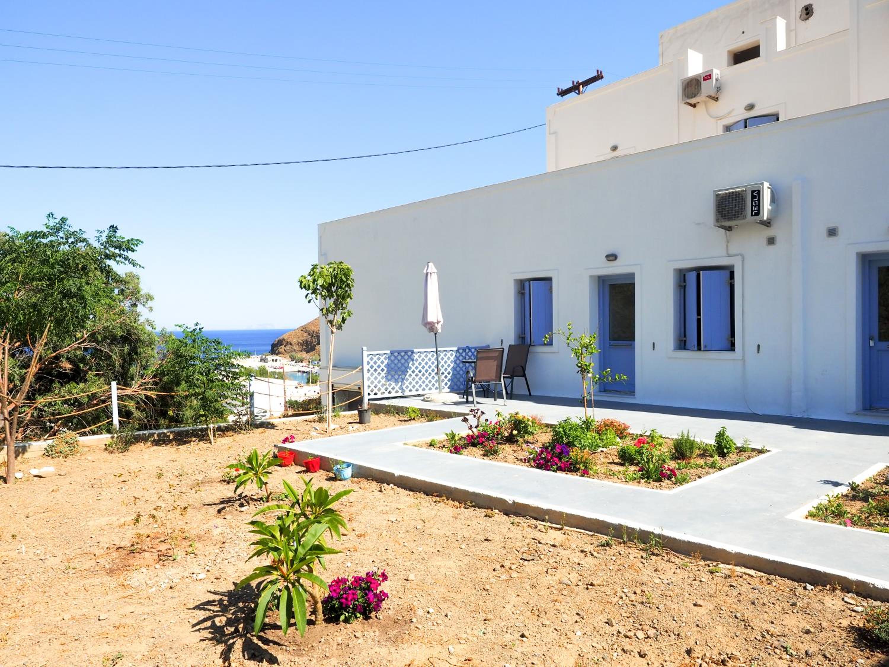 One-Bedroom House - Photo 17