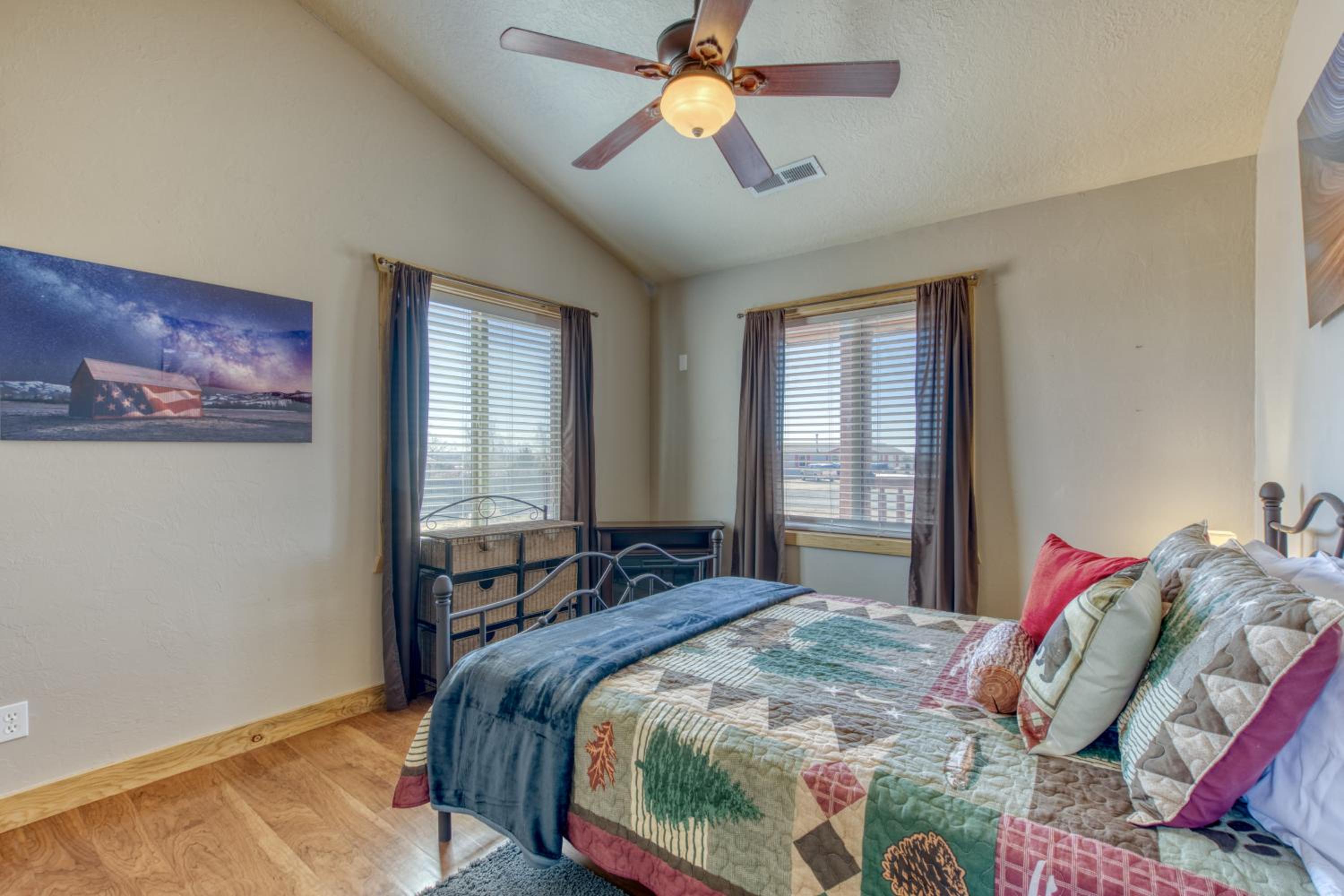 Six-Bedroom House photo 2