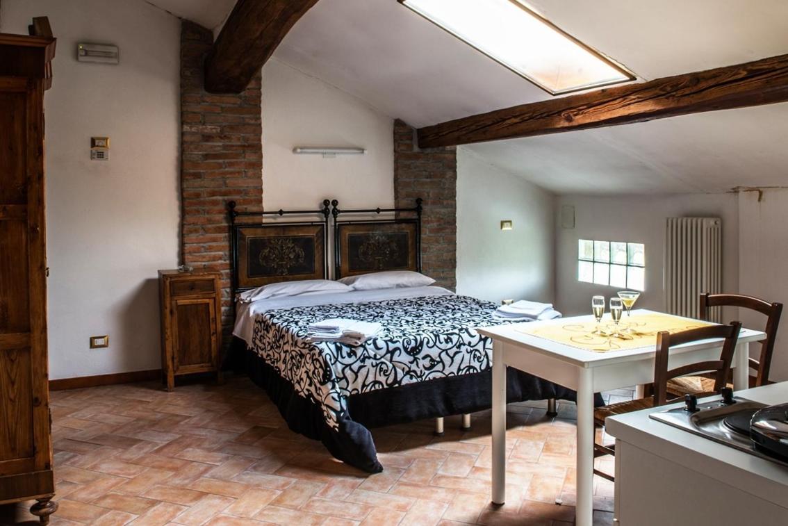 Single Room with Bathroom photo 1