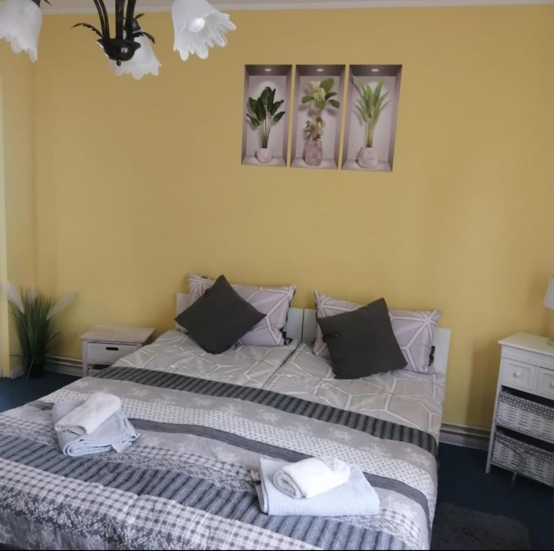 Three-Bedroom House - Photo 5