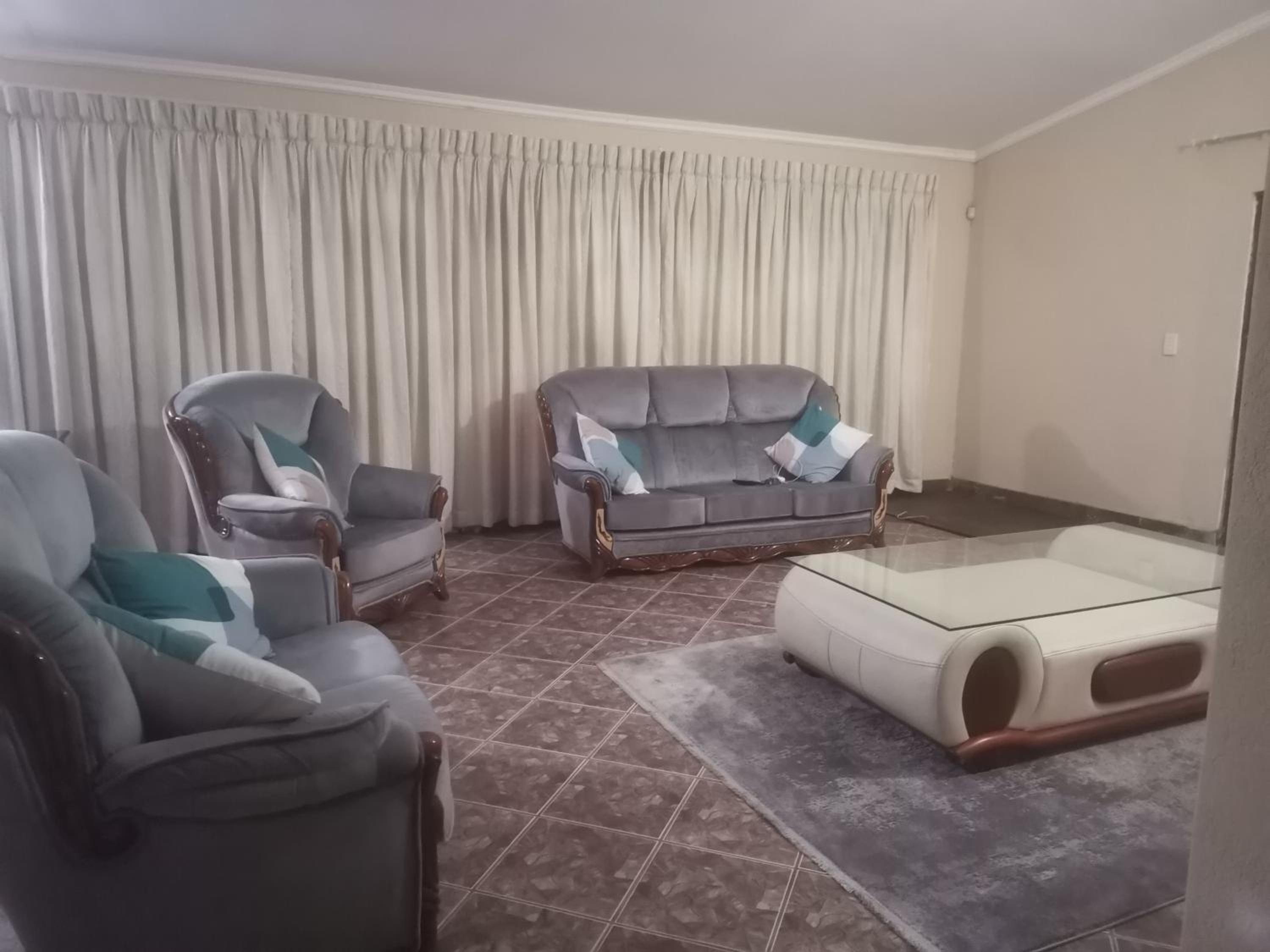 Four-Bedroom House - Photo 12