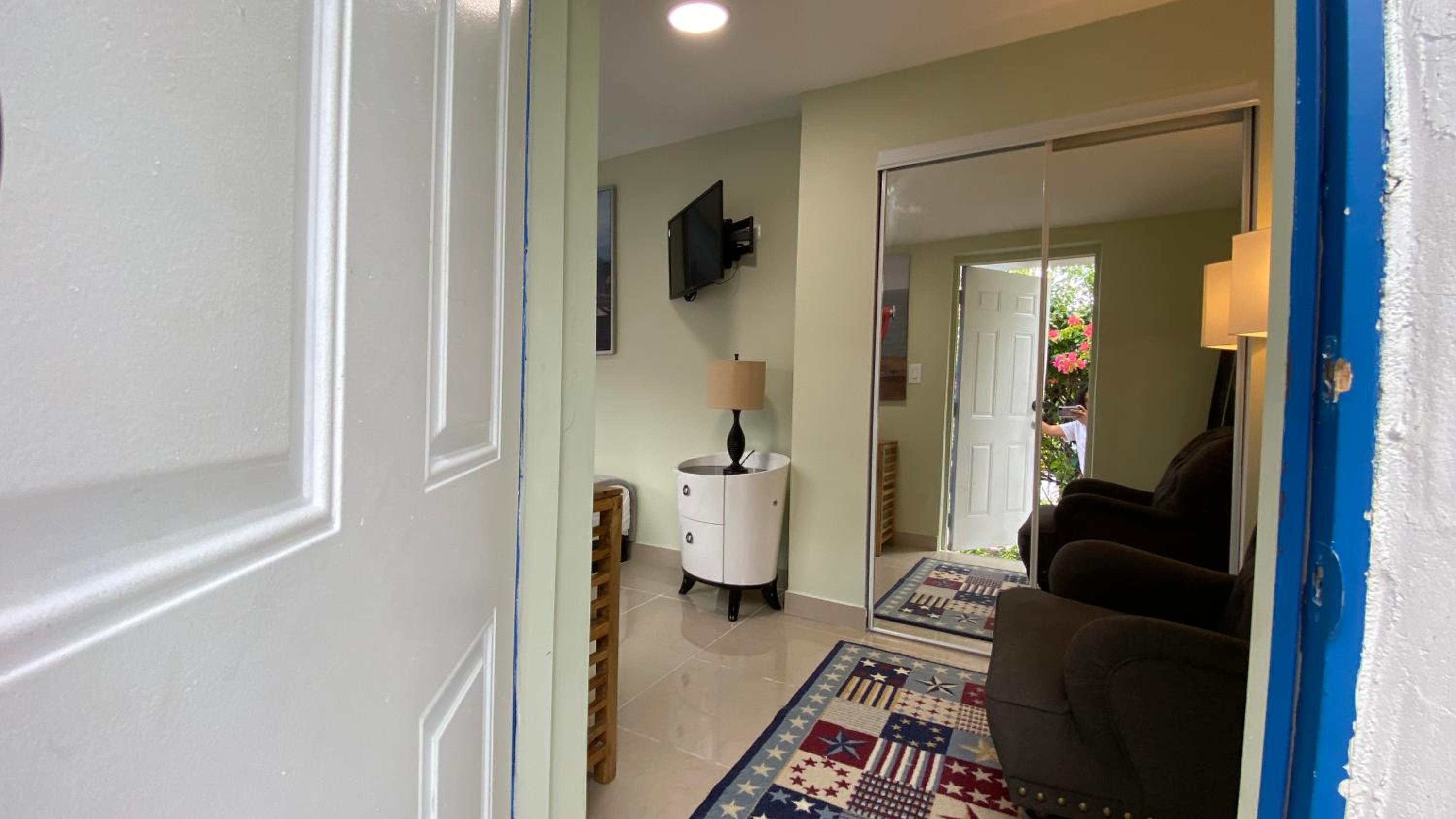 One-Bedroom House photo 1