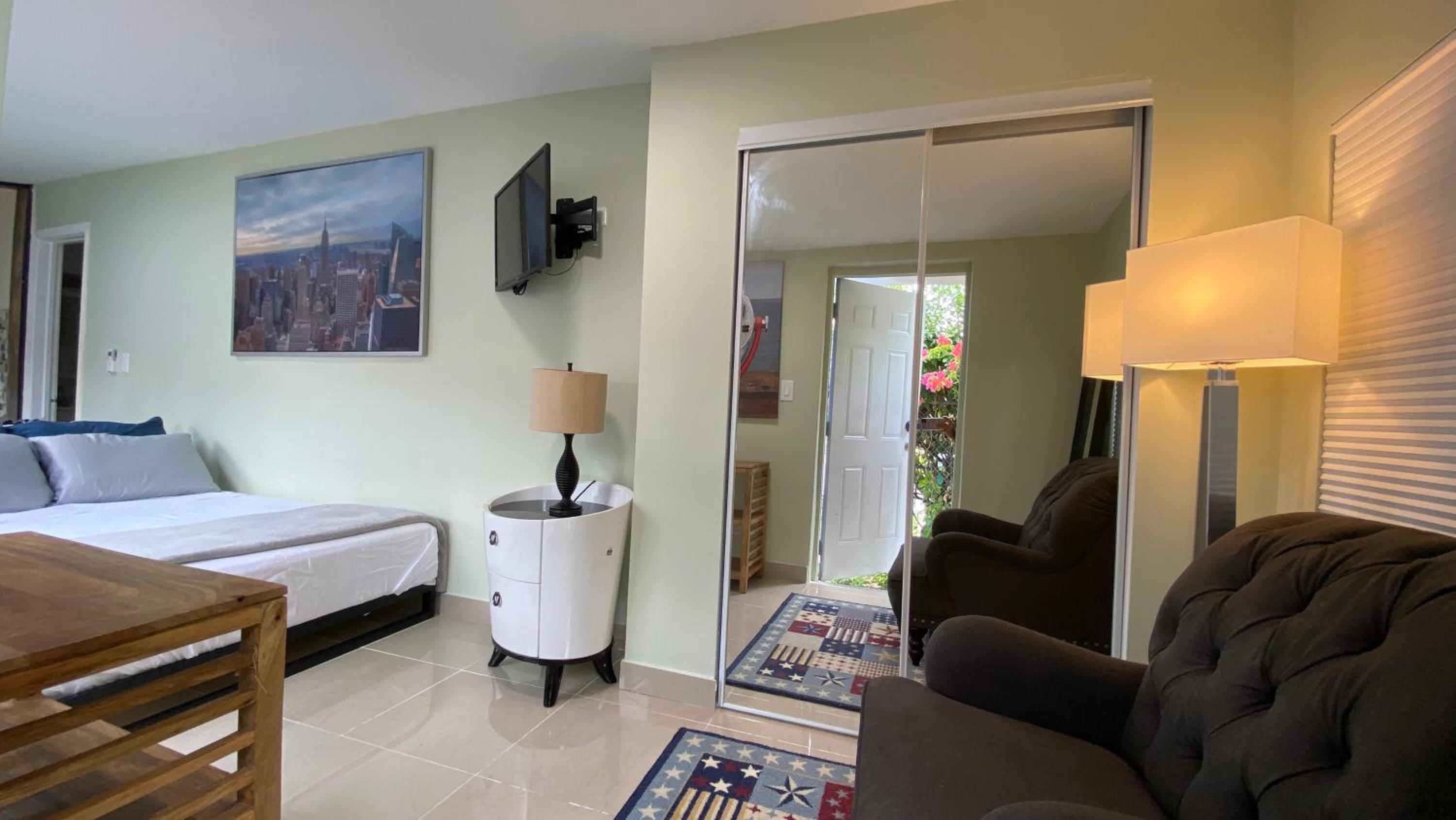 One-Bedroom House photo 2
