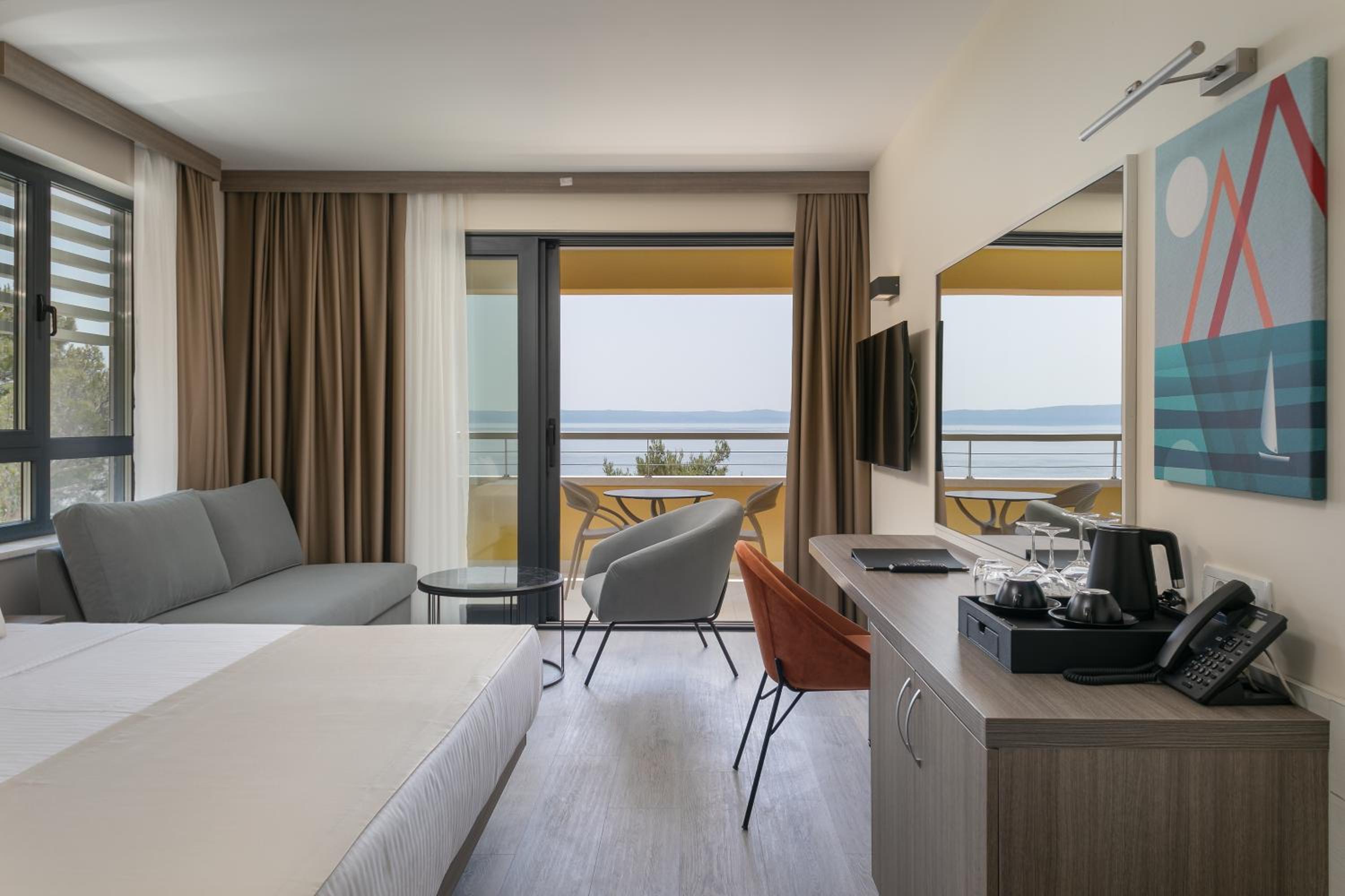 Deluxe Double Room with Balcony and Sea View - Photo 7
