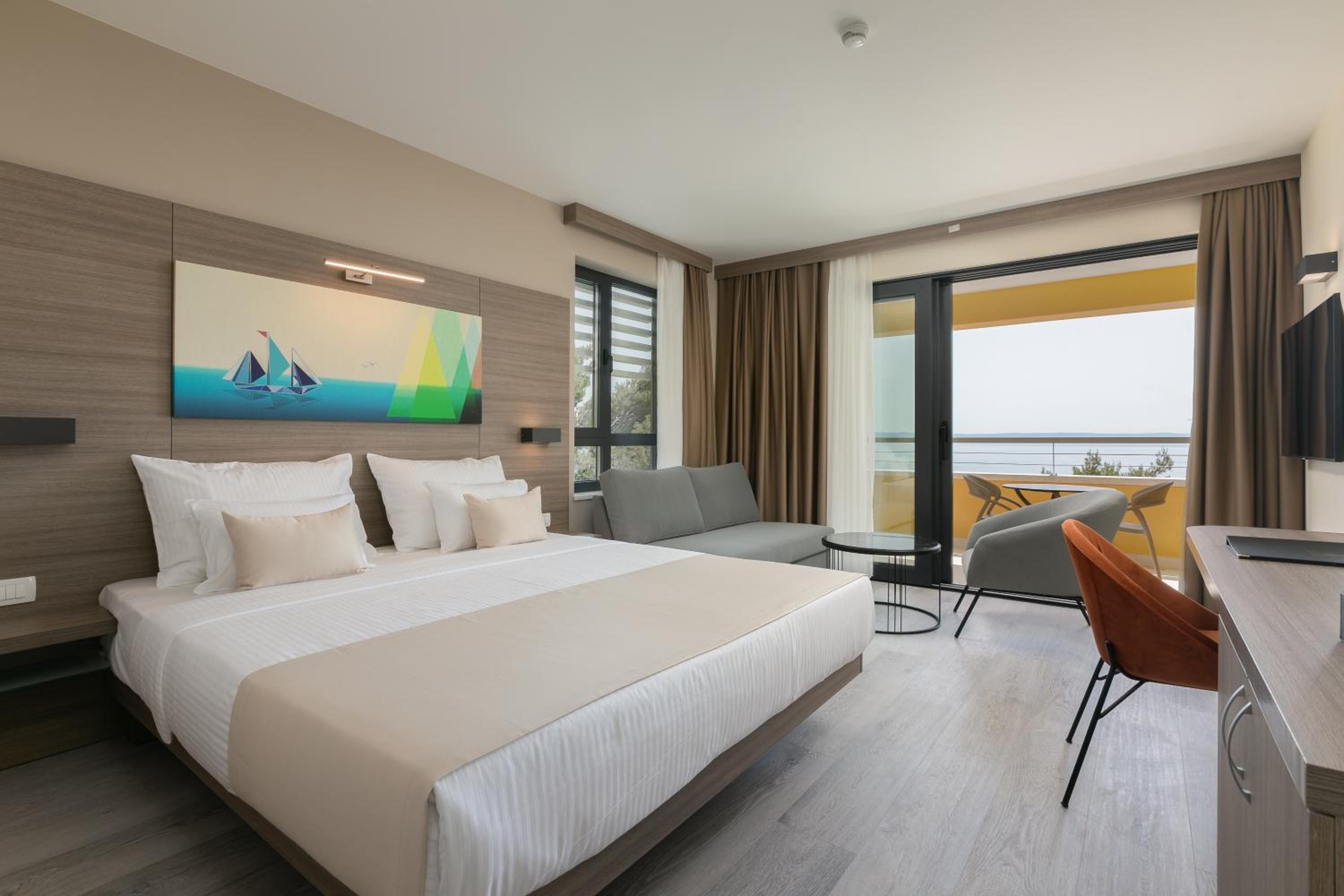 Deluxe Double Room with Balcony and Sea View - Photo 1