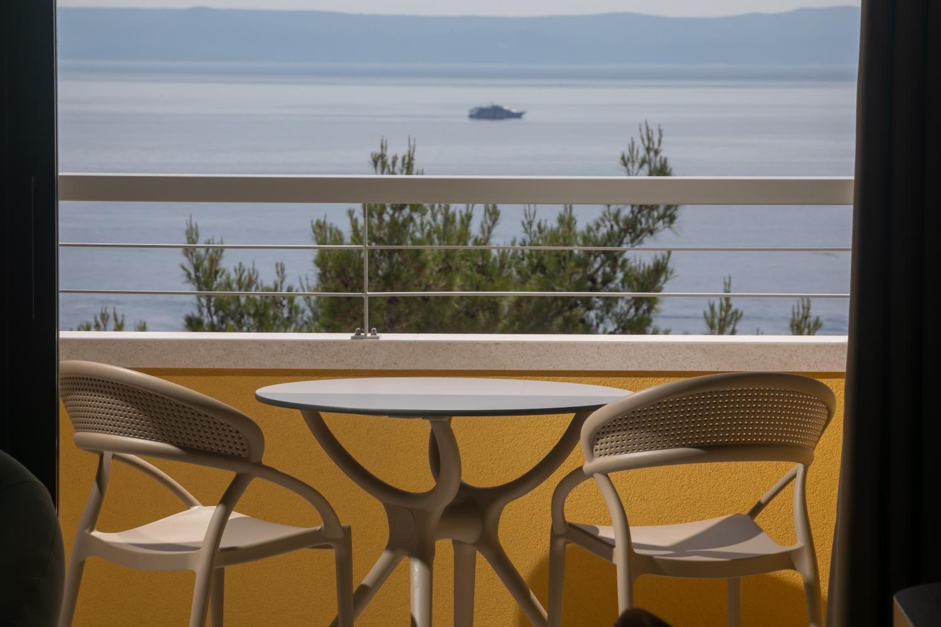 Deluxe Double Room with Balcony and Sea View - Photo 5
