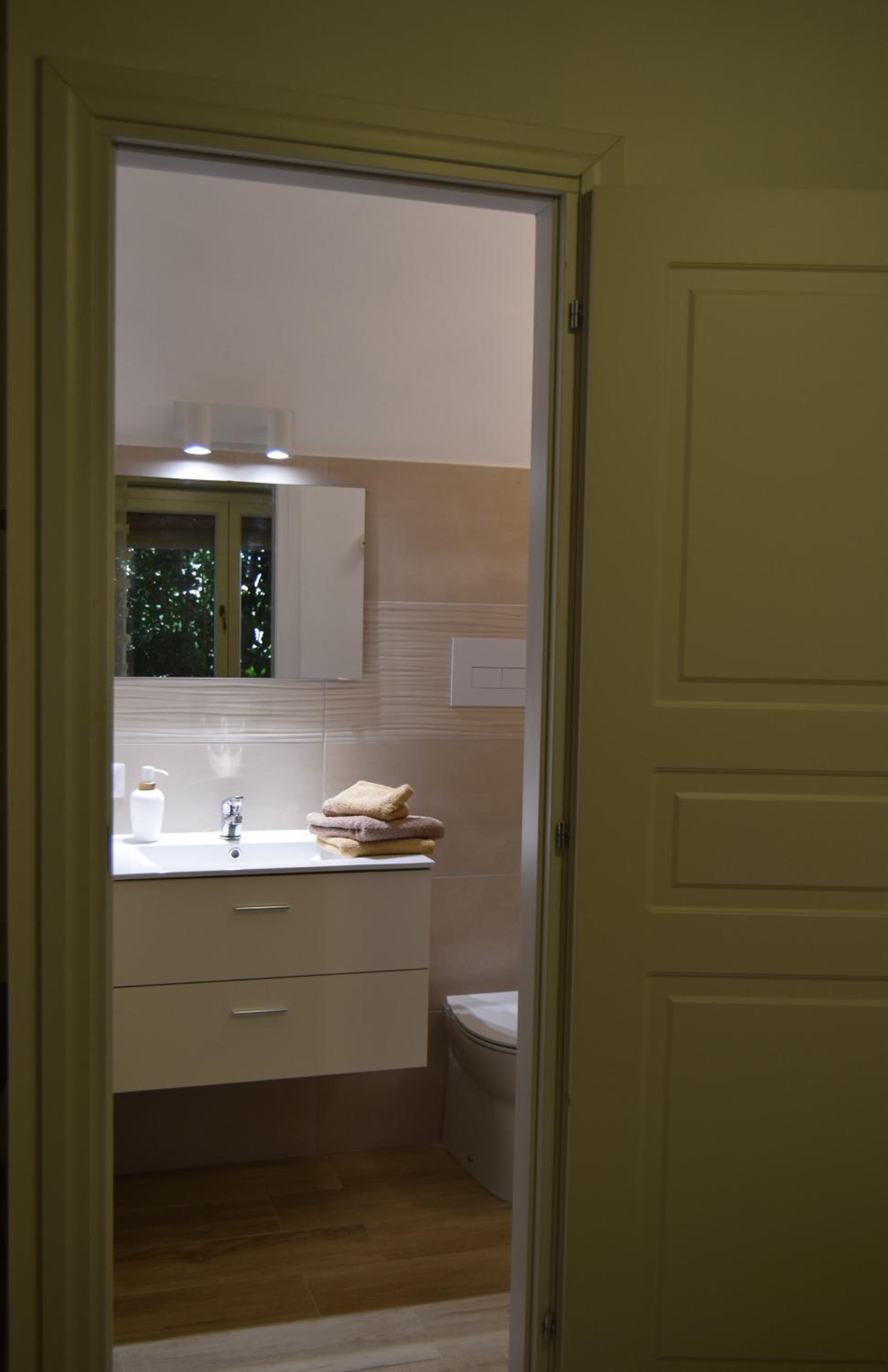 Double Room with Private Bathroom photo 3