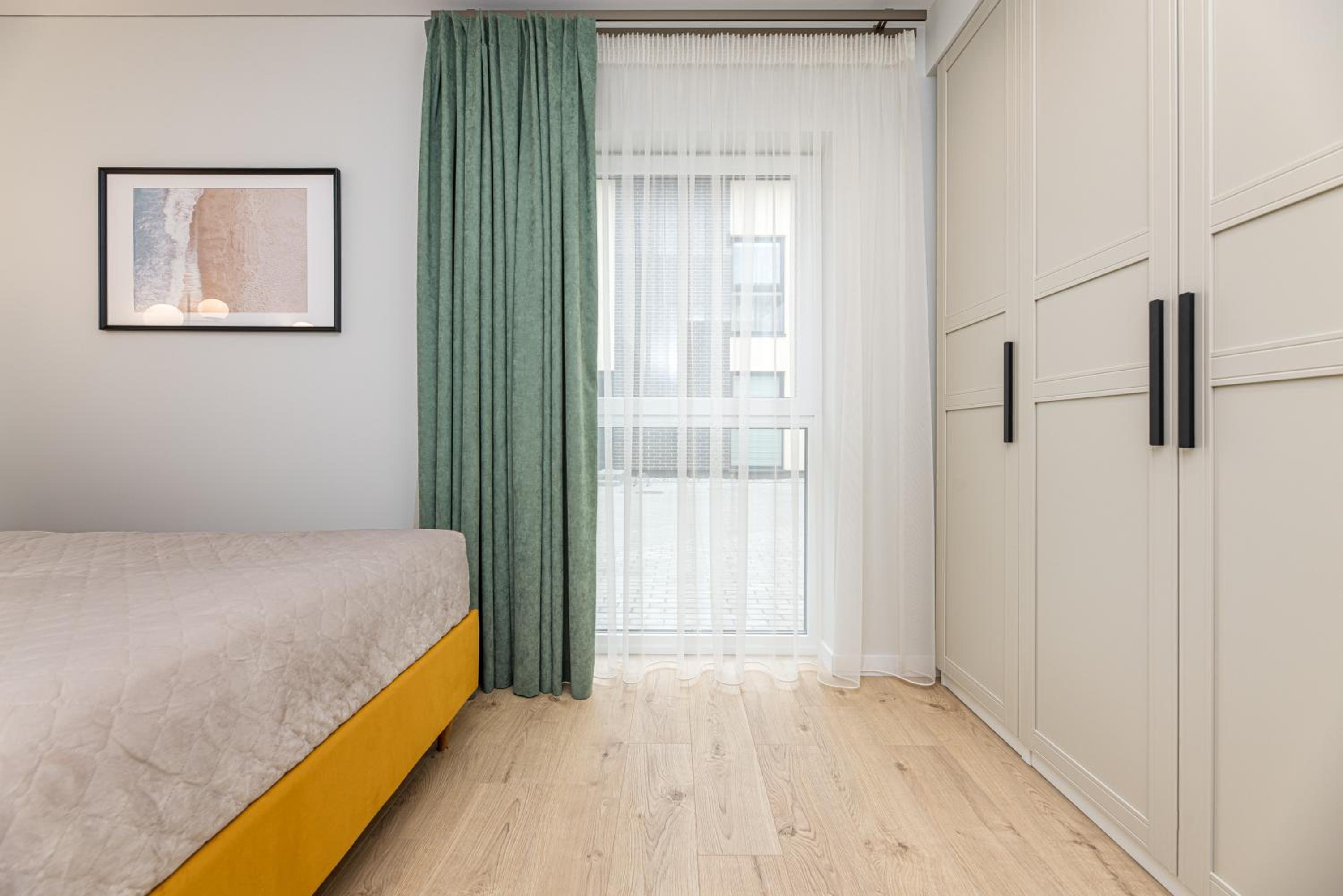 One-Bedroom Apartment - Photo 2