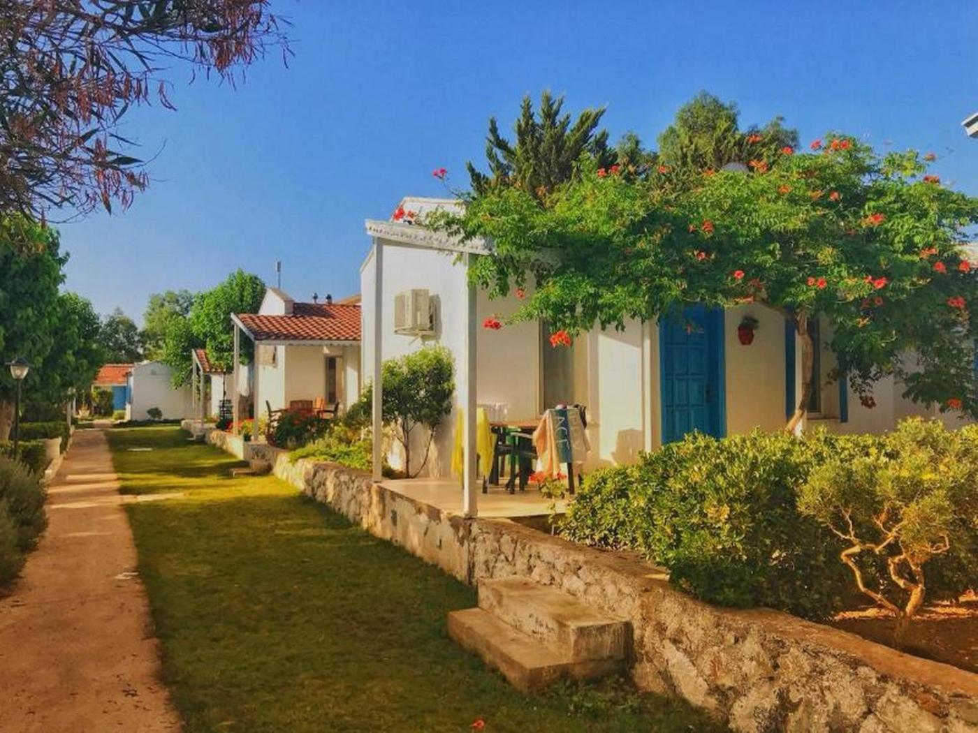 Bungalow - Water Front  - Photo 4