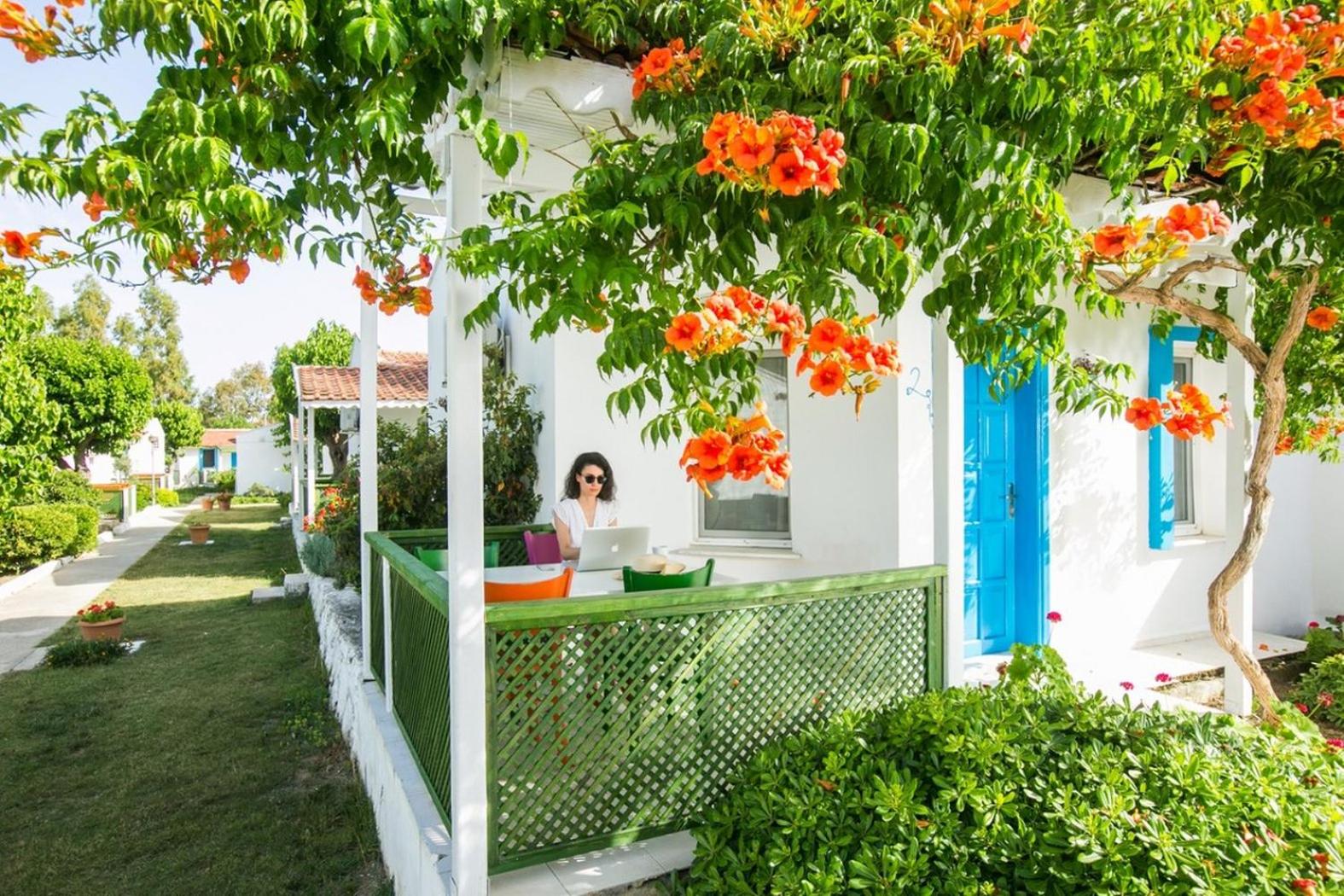Bungalow - Water Front  - Photo 2