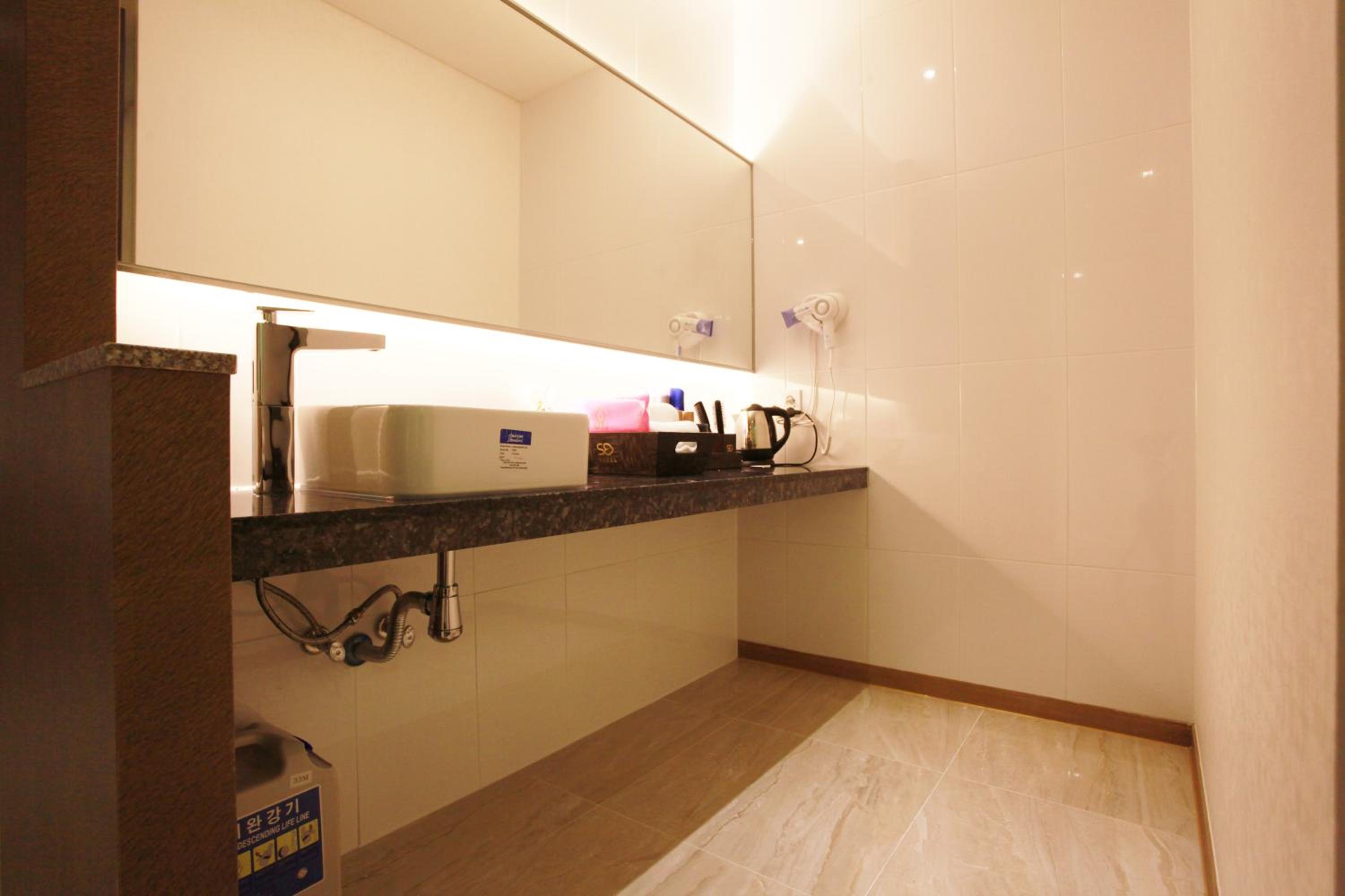 Deluxe Double Room - Photo 8