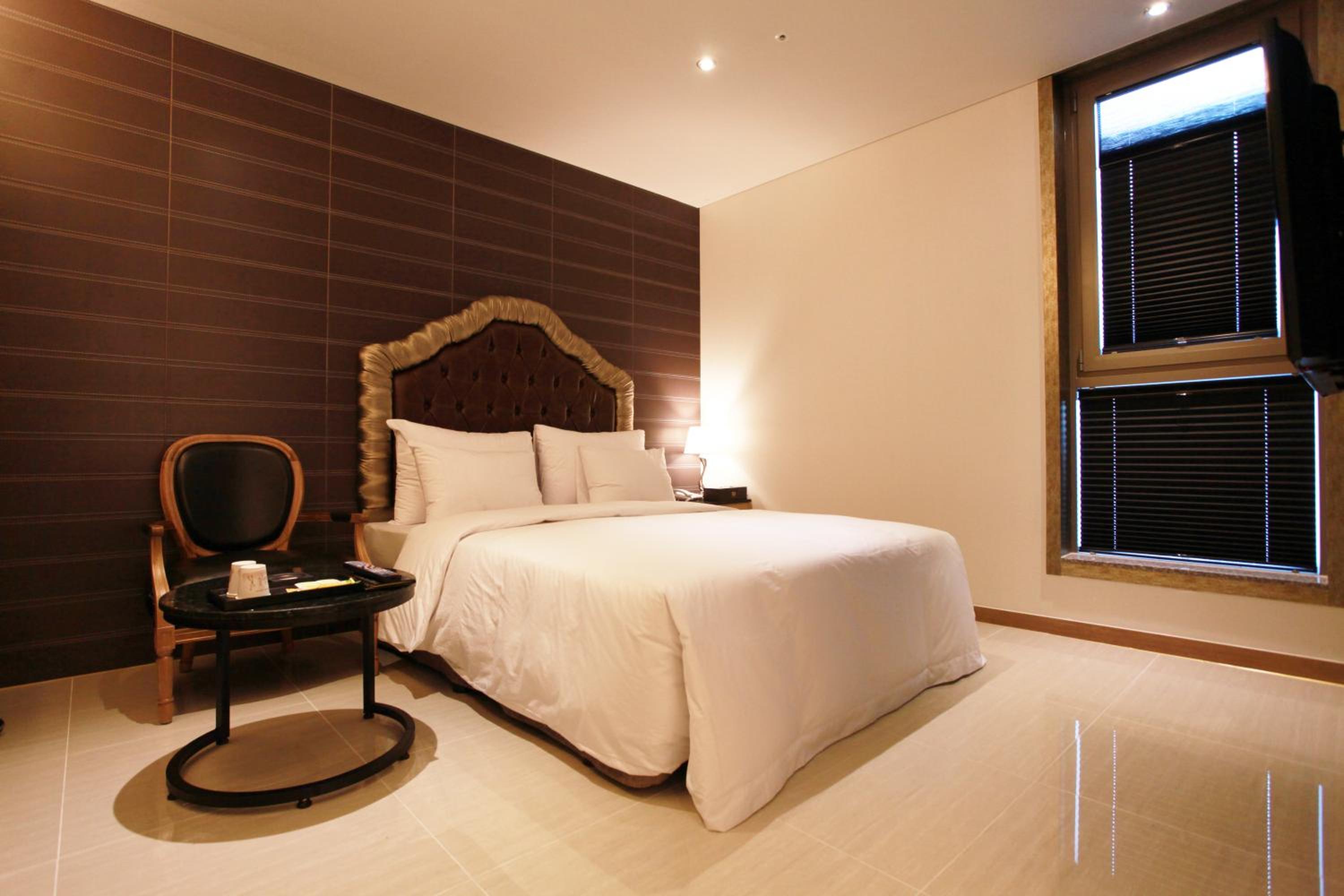 Deluxe Double Room - Photo 20