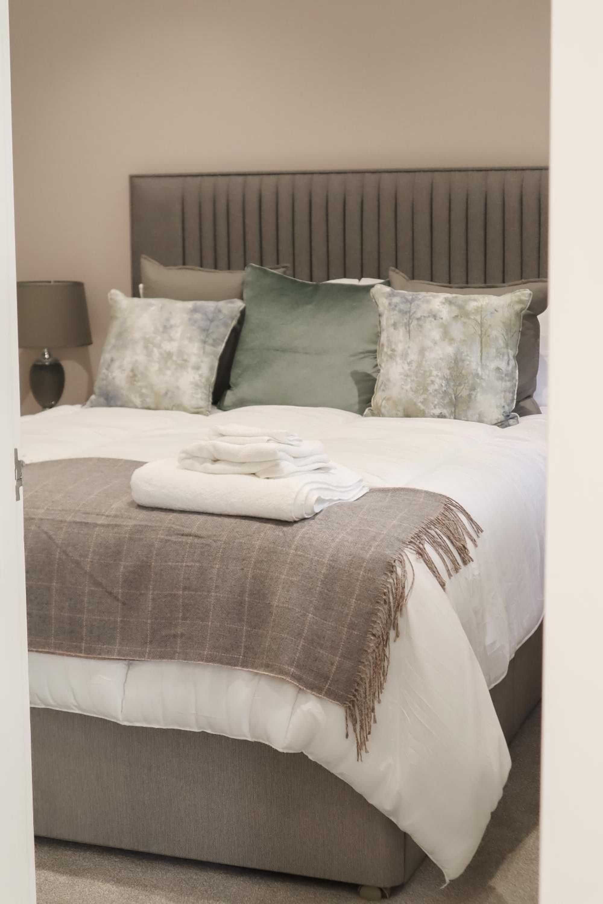 Deluxe King Suite photo 3
