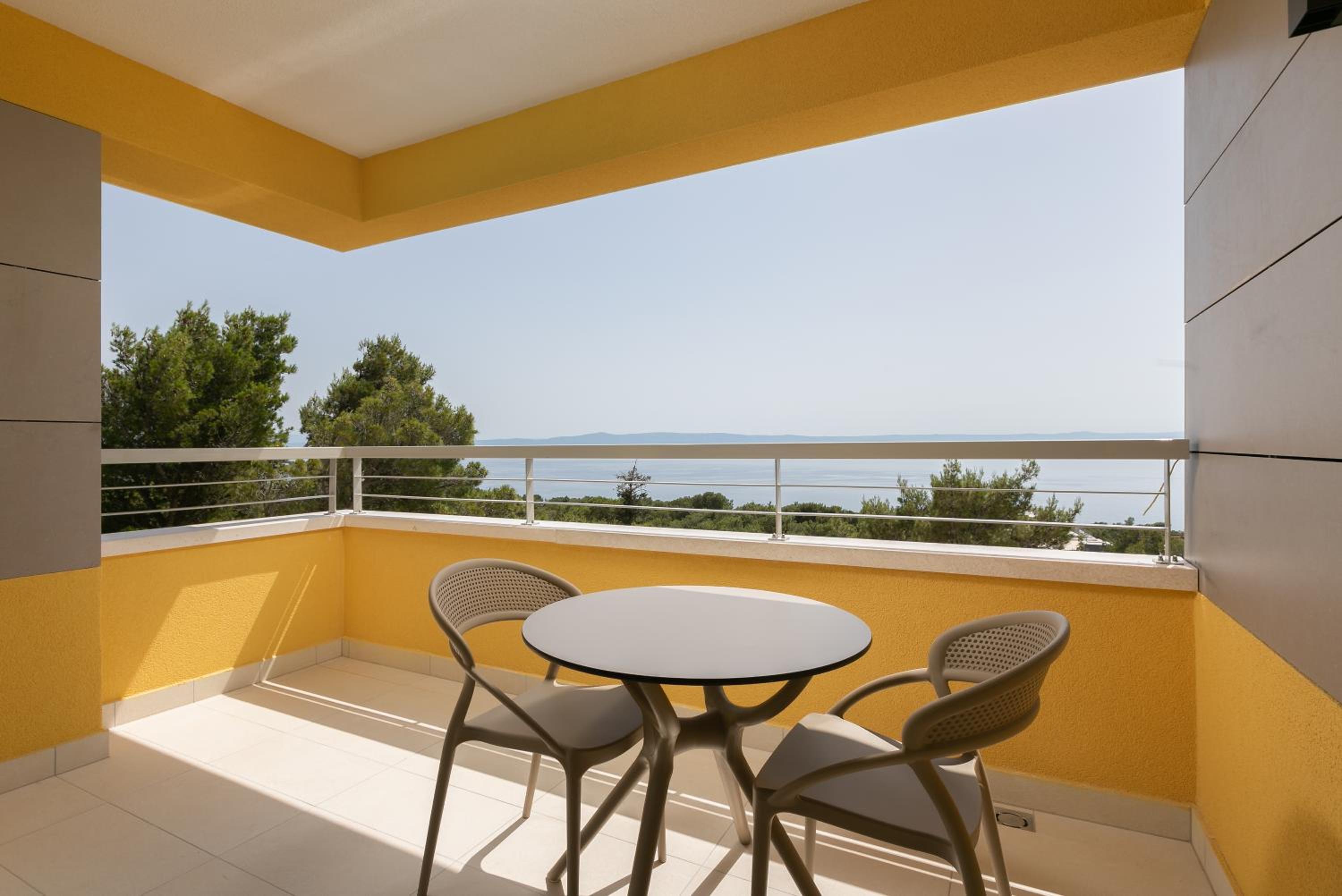 Deluxe Double Room with Balcony and Sea View - Photo 4