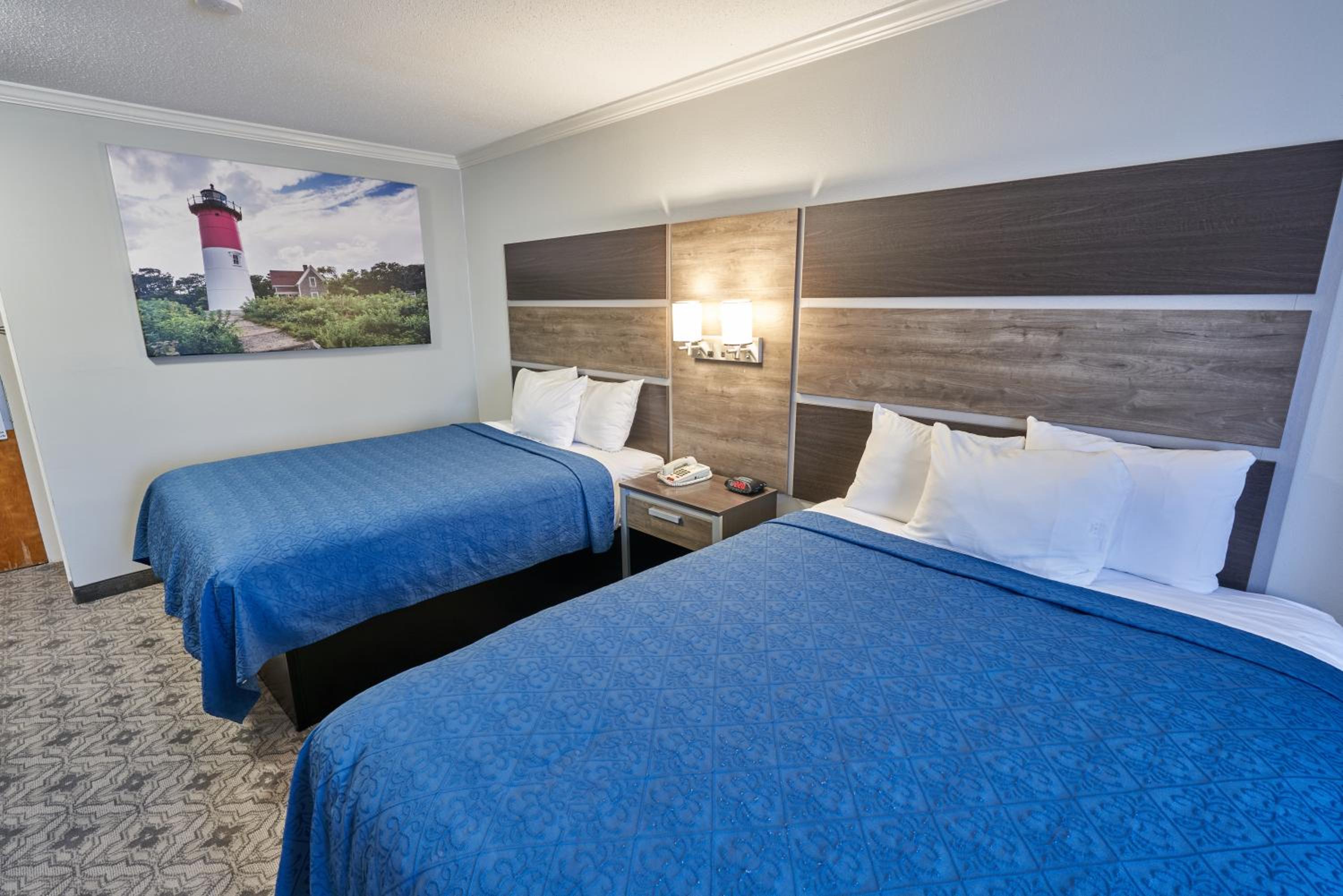 Superior Room with Two Queen Beds (Non-Smoking) - Photo 2