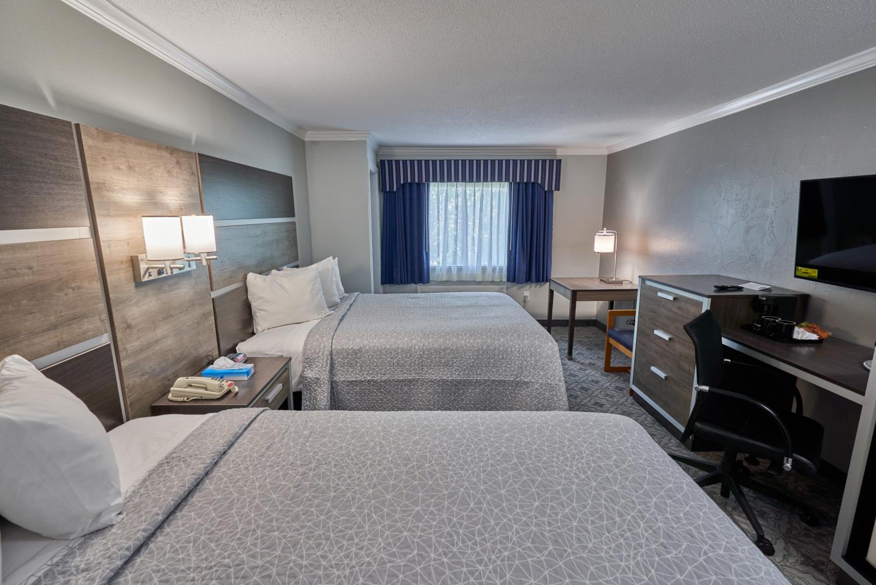 Superior Room with Two Queen Beds (Non-Smoking) - Photo 5
