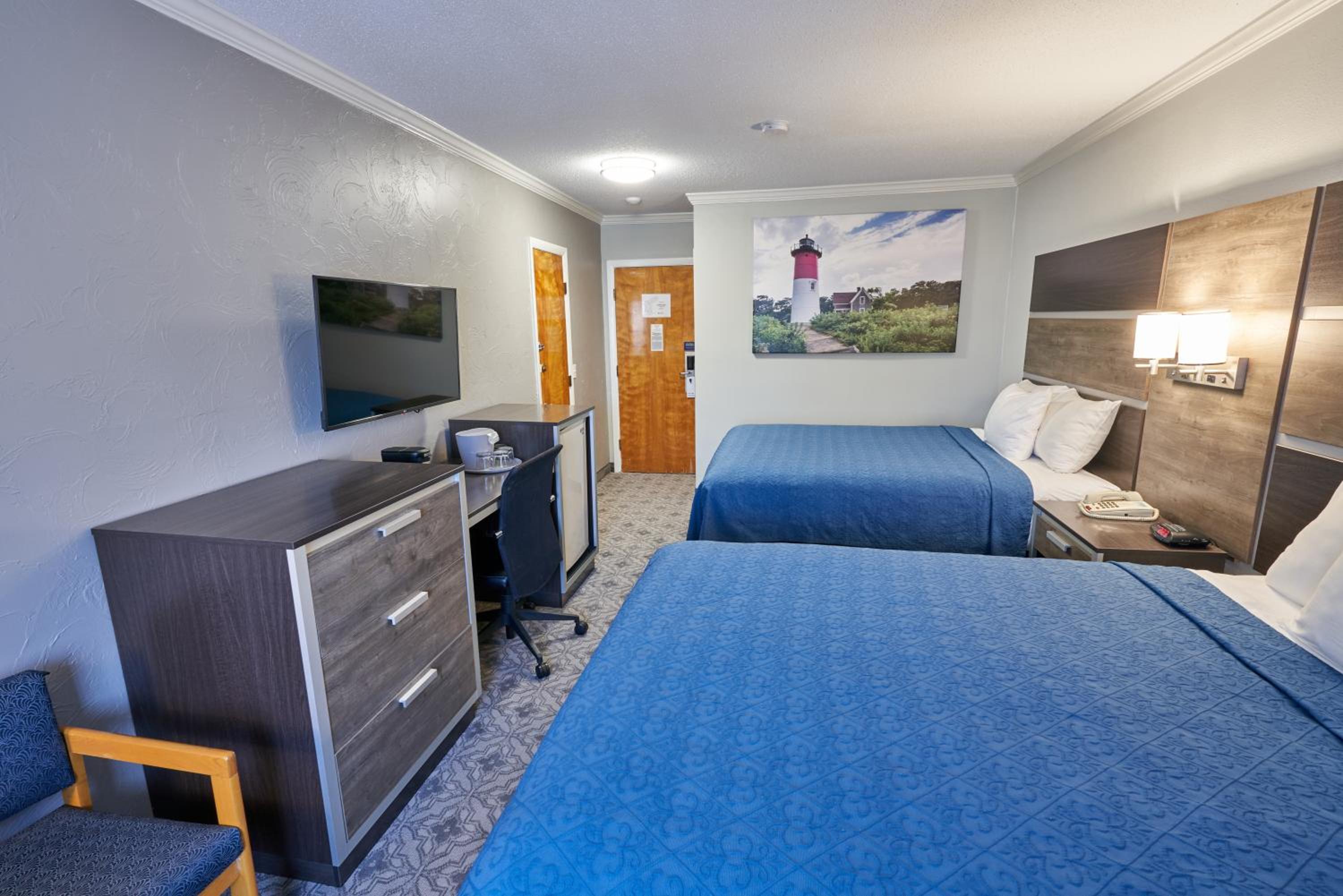 Superior Room with Two Queen Beds (Non-Smoking) - Photo 6