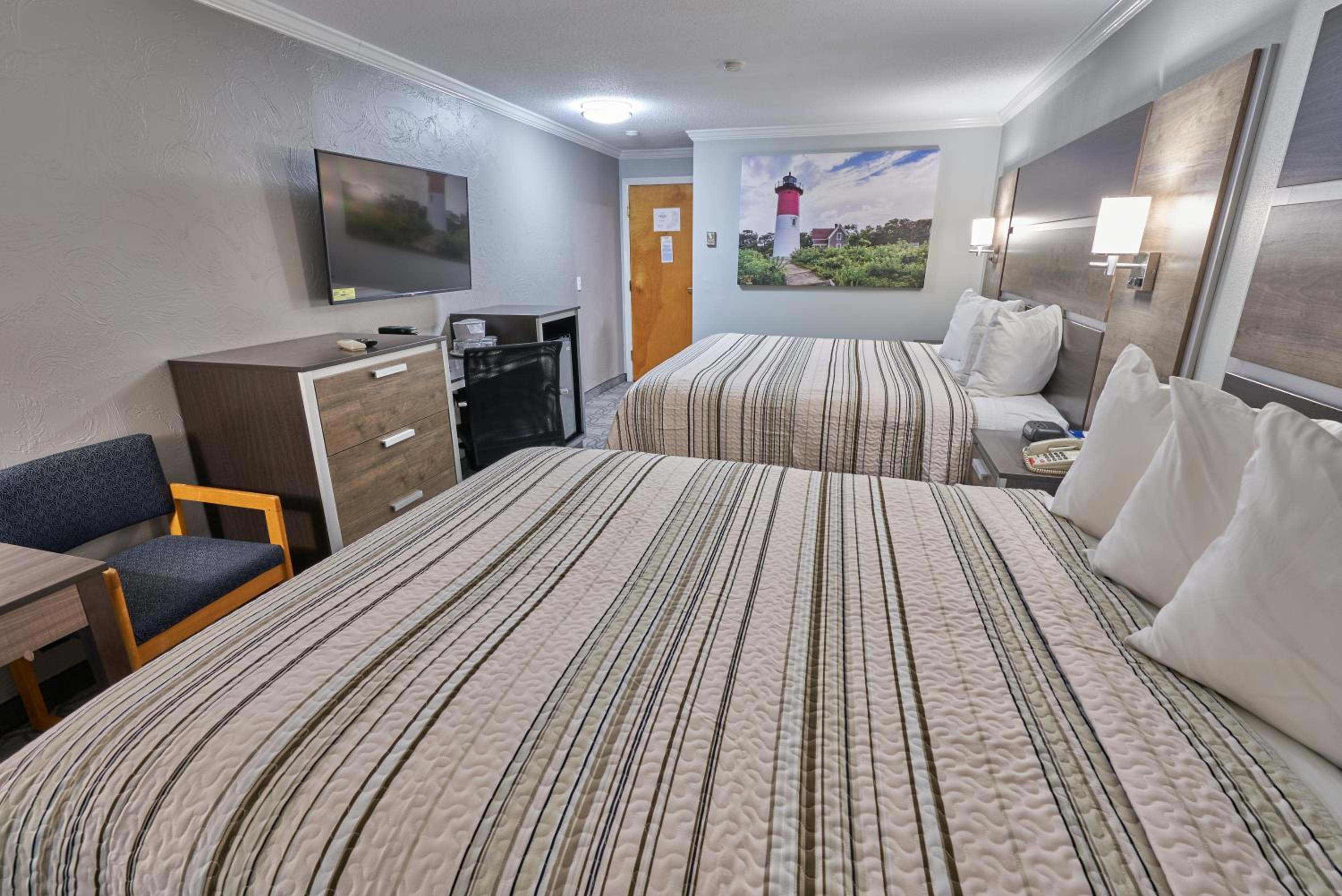 Superior Room with Two Queen Beds (Non-Smoking) - Photo 9