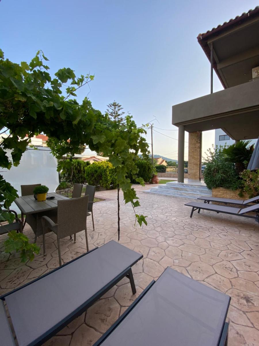 Three-Bedroom Villa photo 3