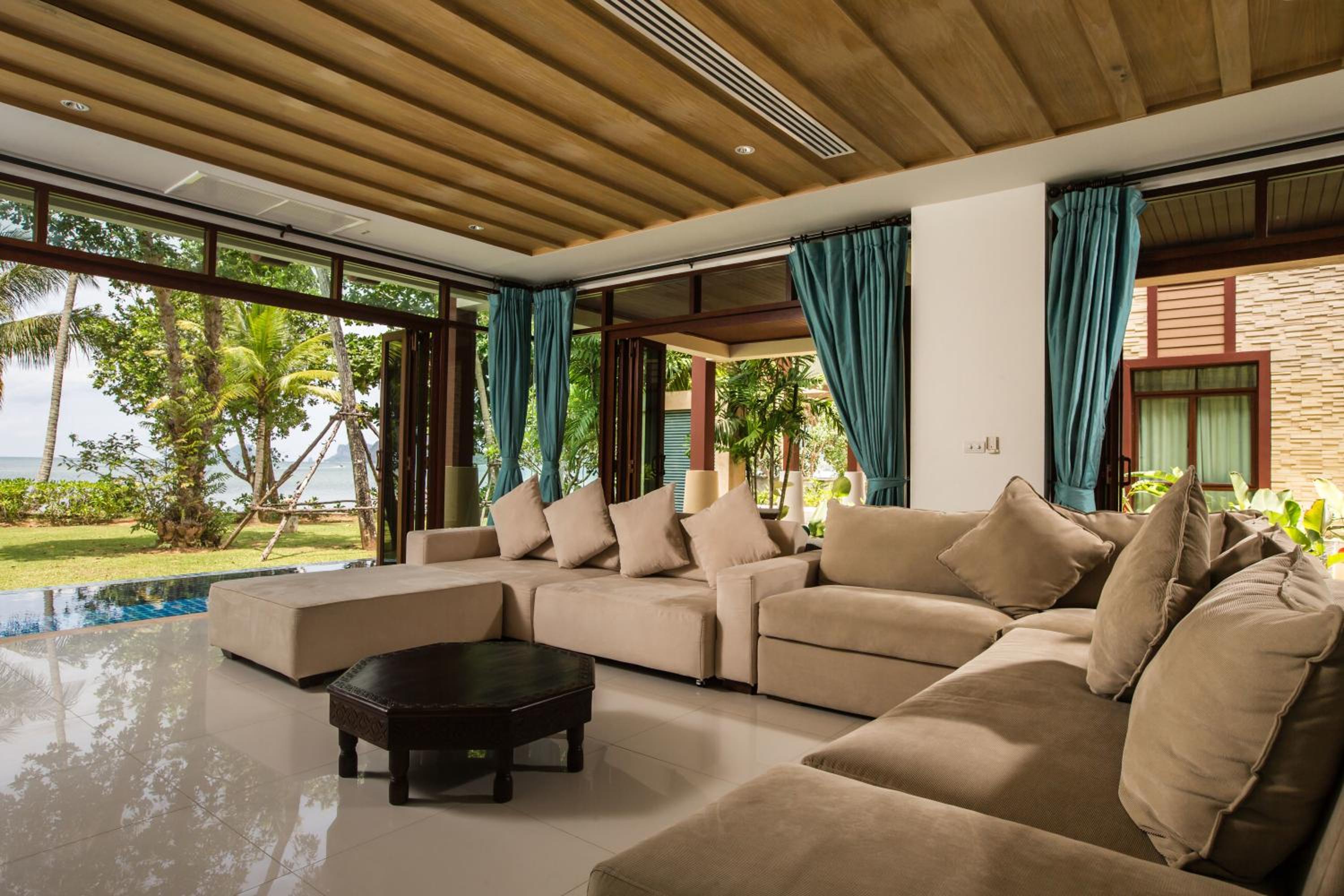 Villa - Beach Front - Photo 1