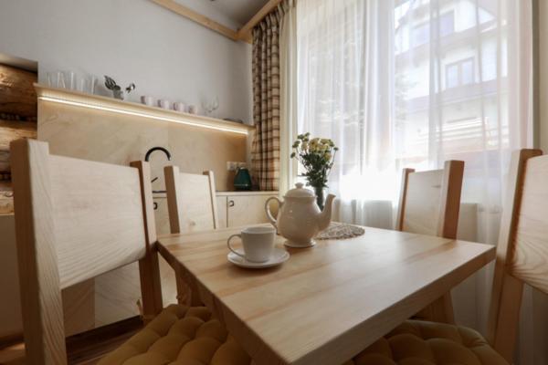 Deluxe King Suite - Photo 8