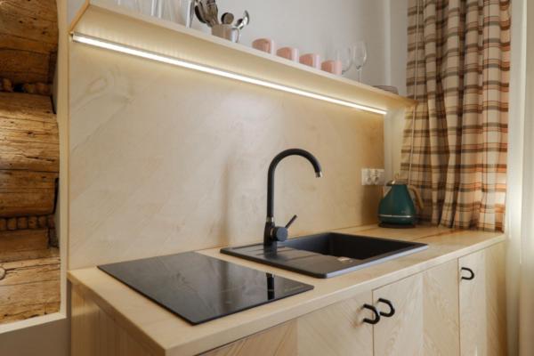 Deluxe King Suite - Photo 6