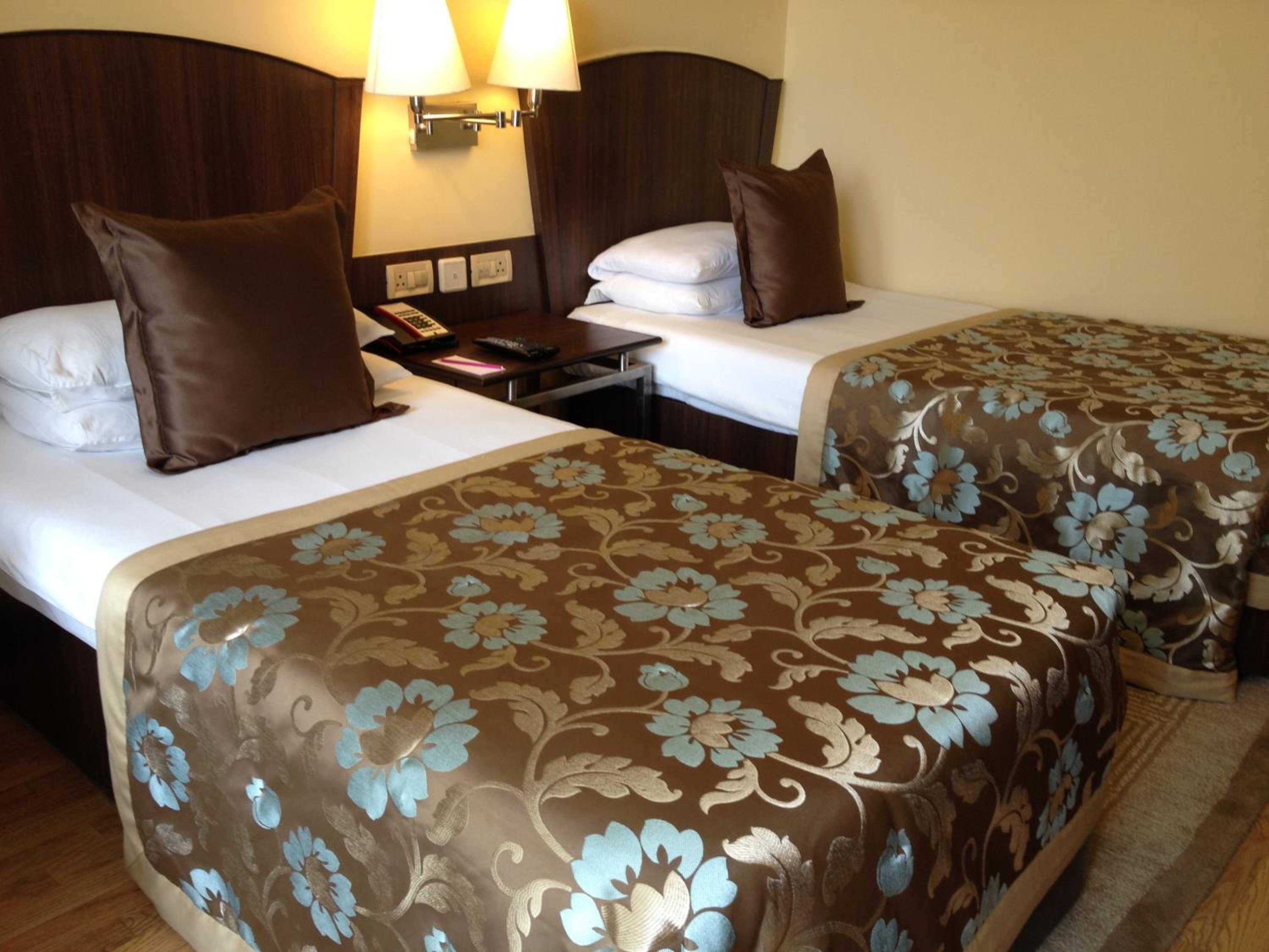 Superior Room Twin Bed - Photo 1